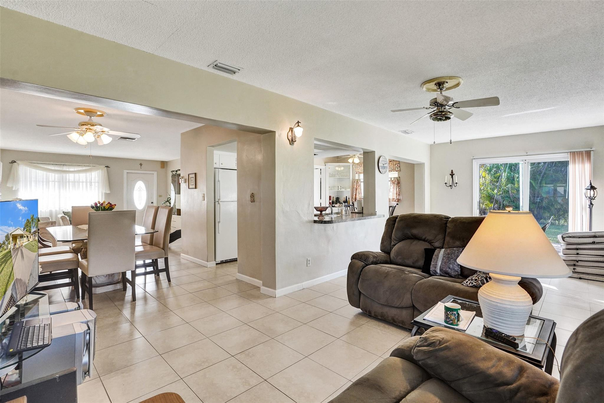 4609 NW 45th St
