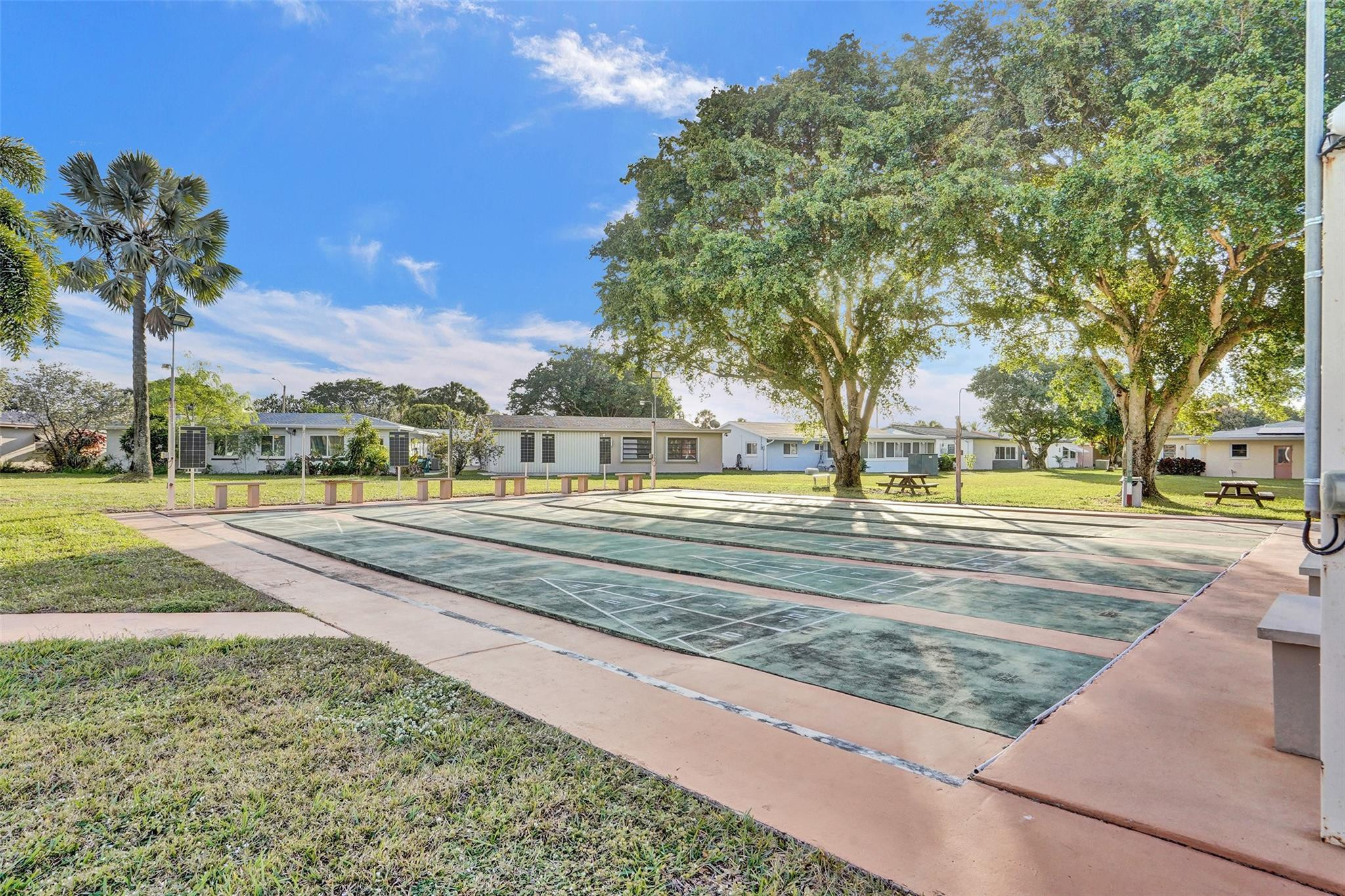 4609 NW 45th St