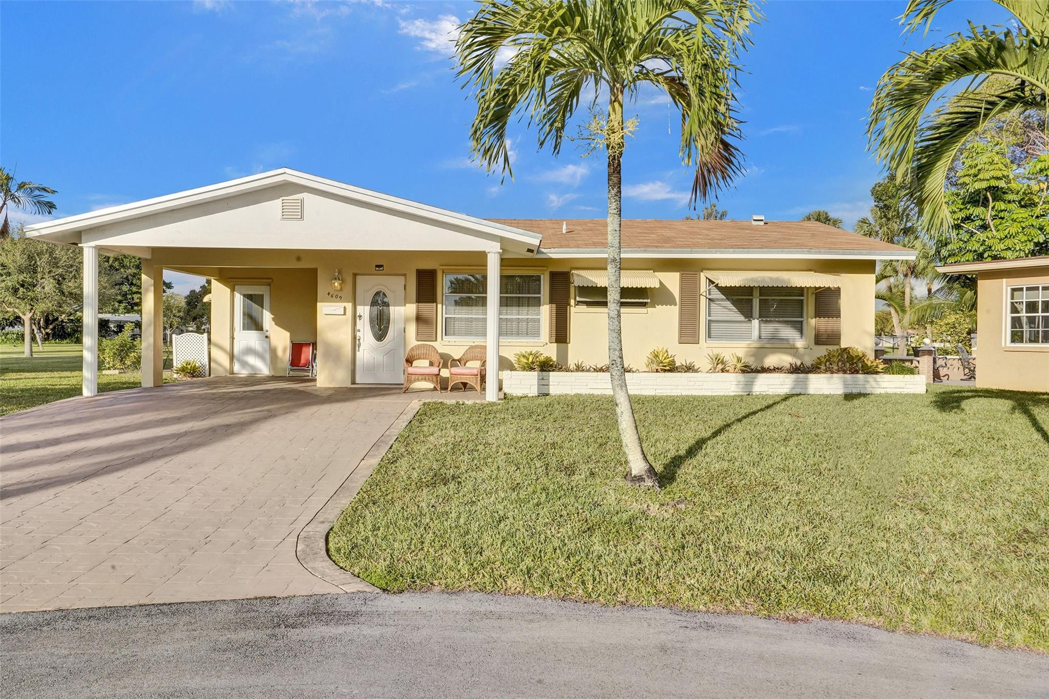 4609 NW 45th St