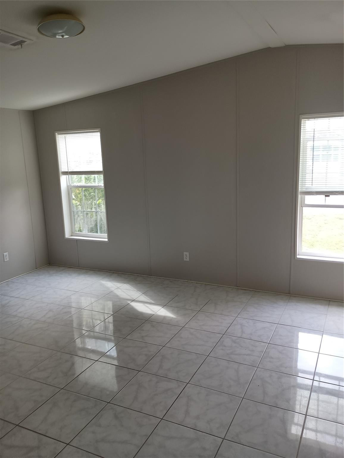 5608 Lagoon Dr