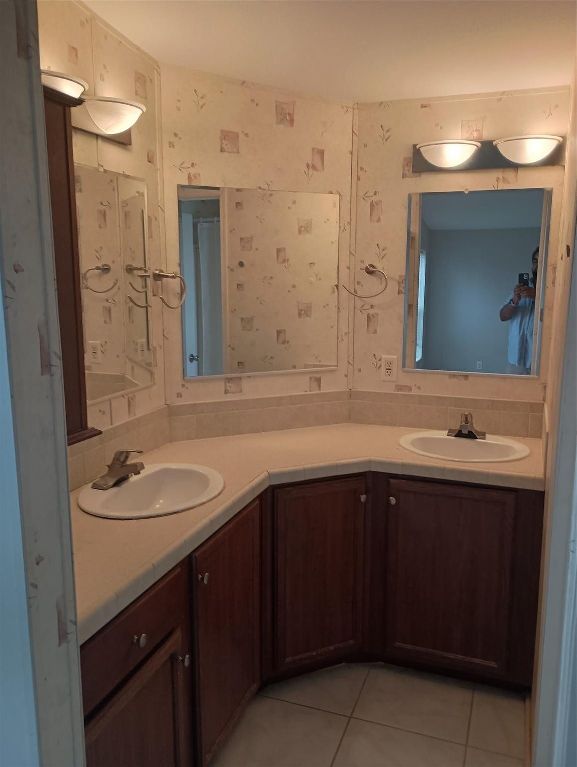 5608 Lagoon Dr