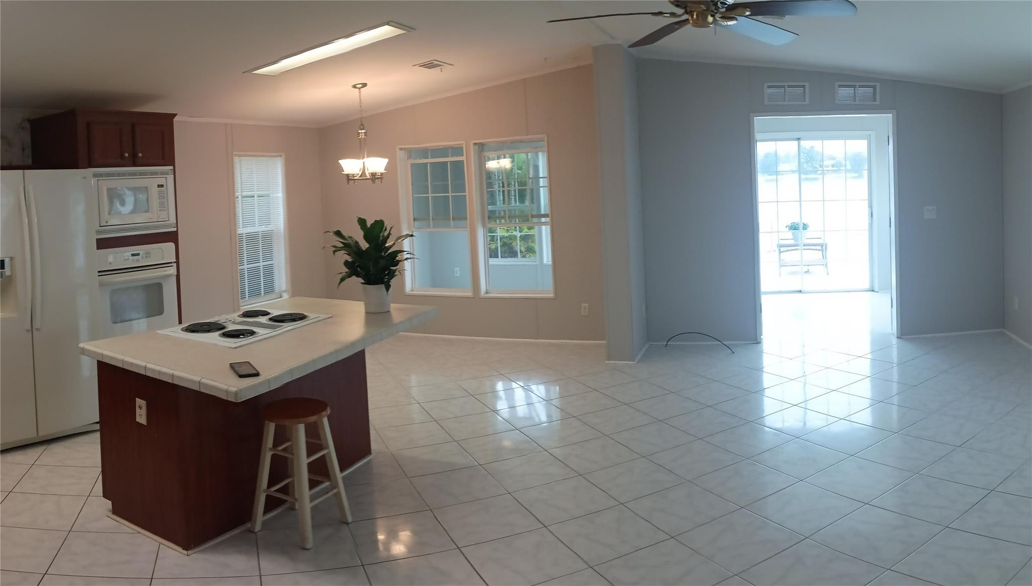 5608 Lagoon Dr