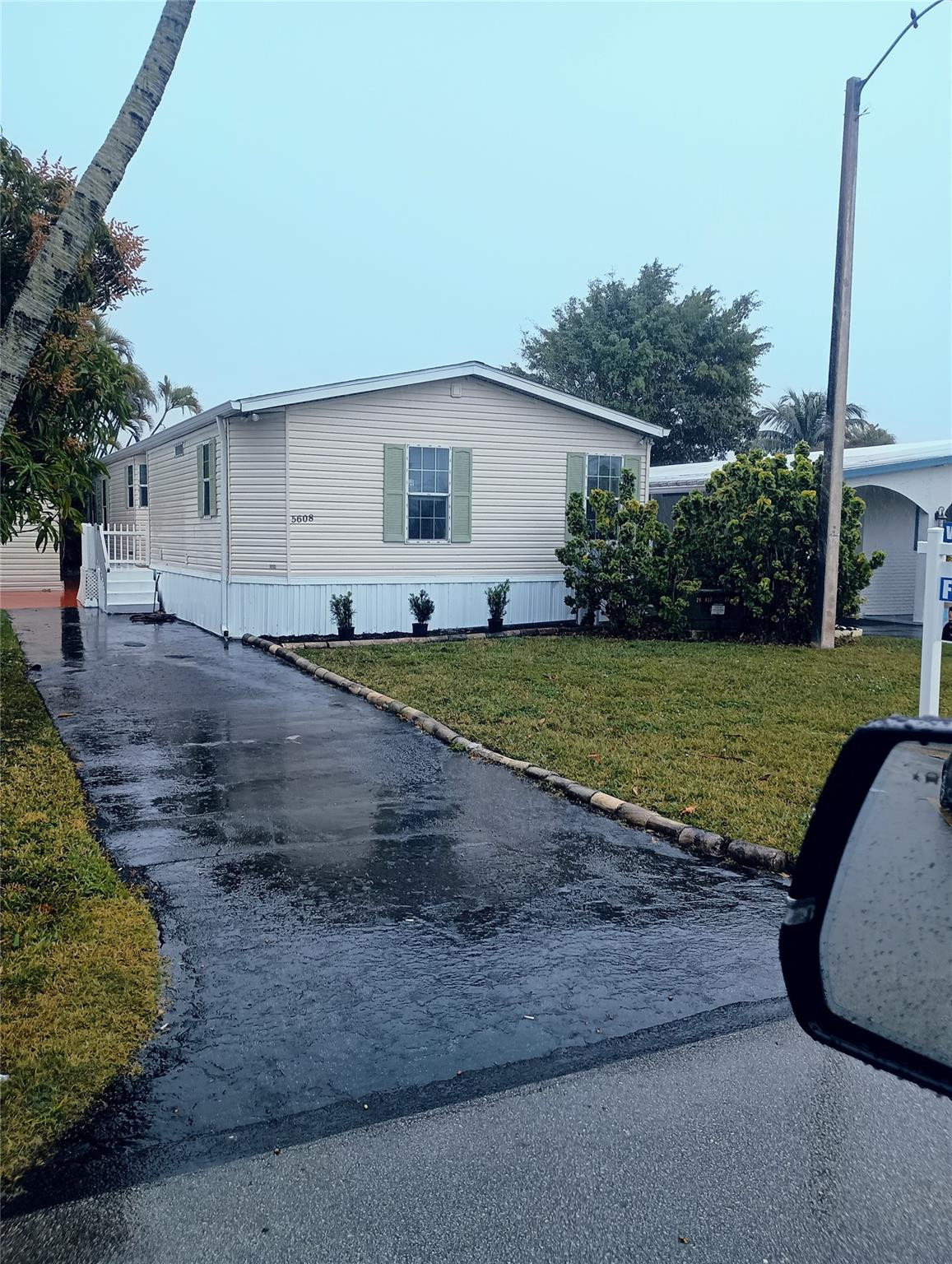 5608 Lagoon Dr