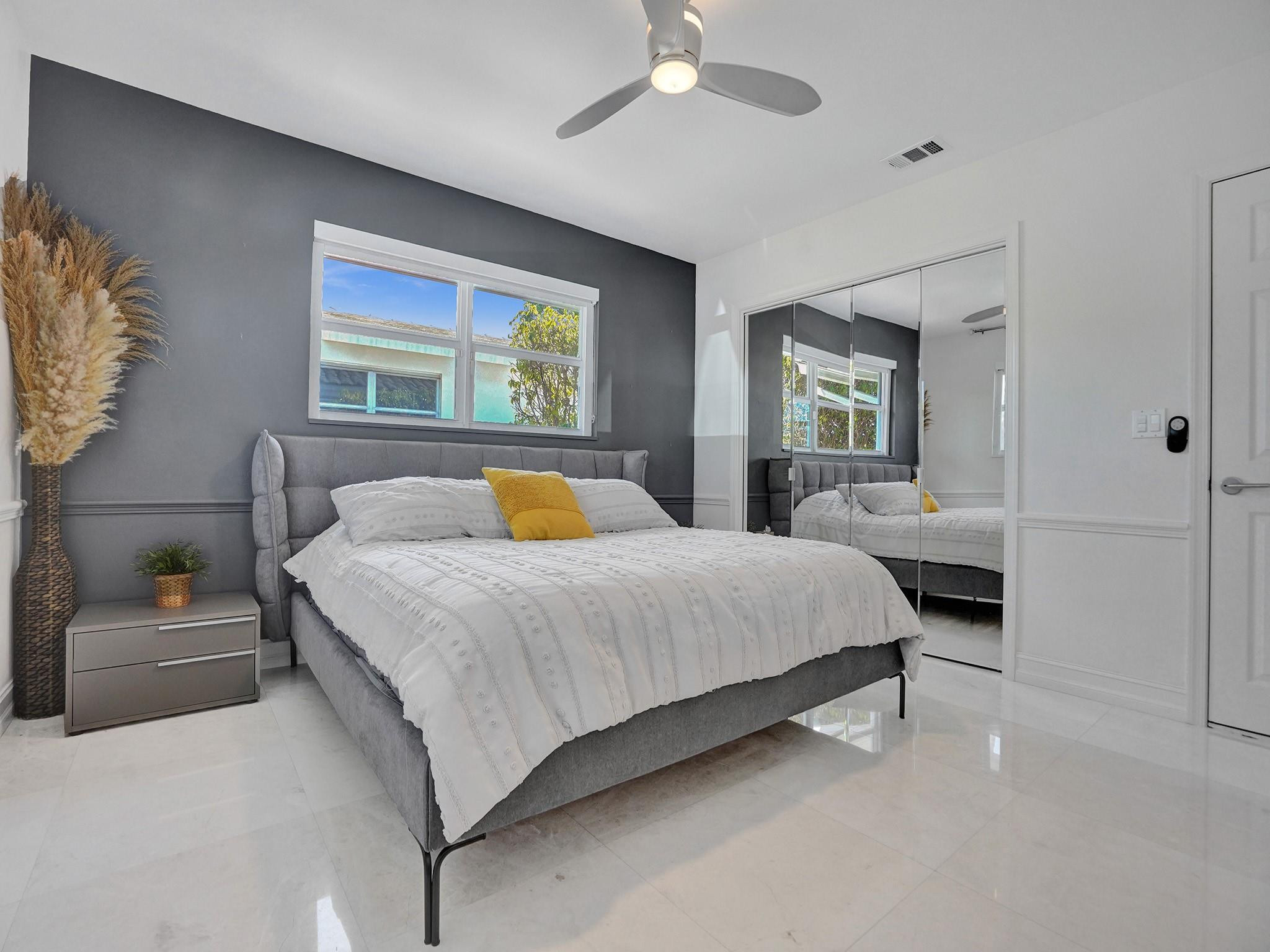 5611 Bayview Dr