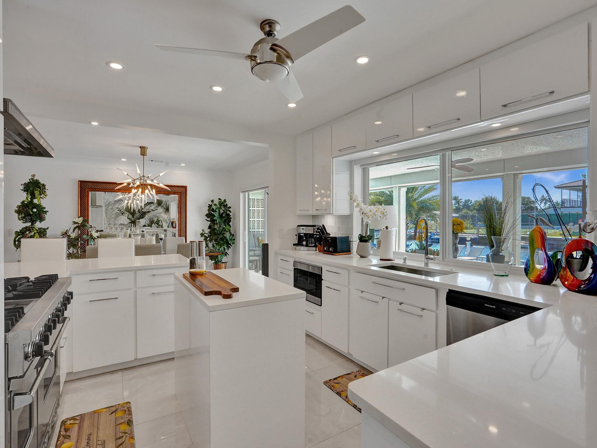 5611 Bayview Dr
