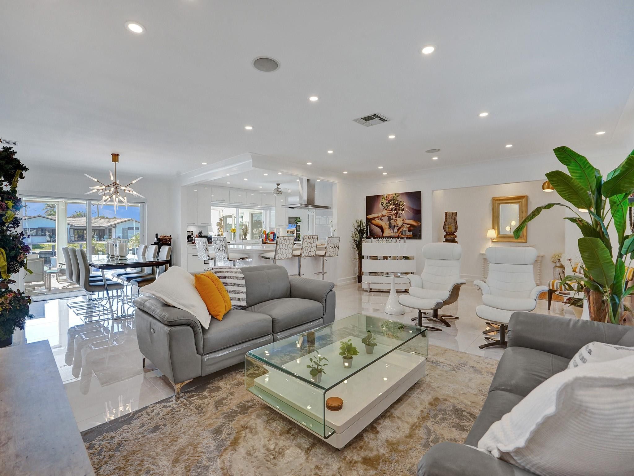 5611 Bayview Dr