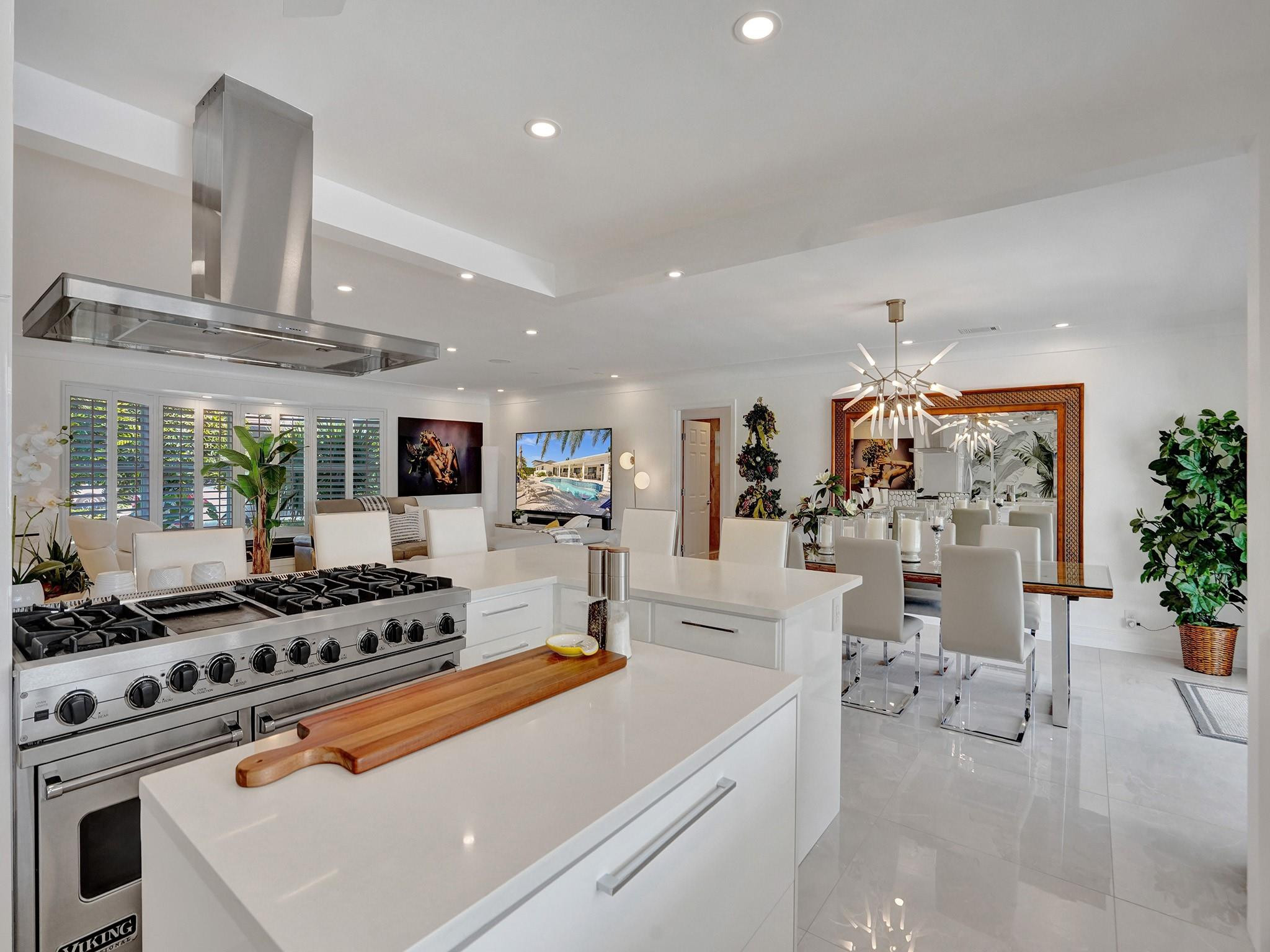 5611 Bayview Dr