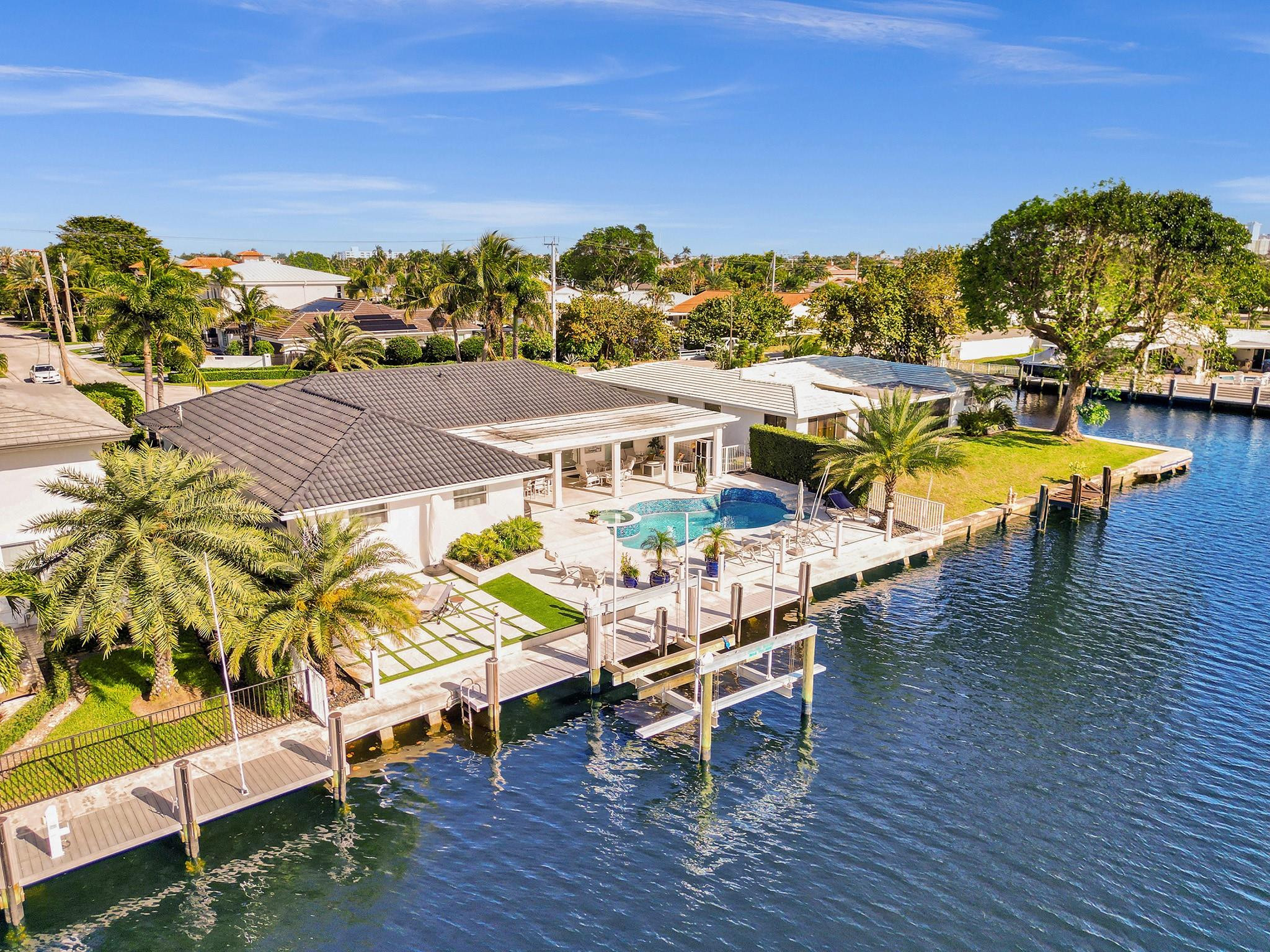 5611 Bayview Dr