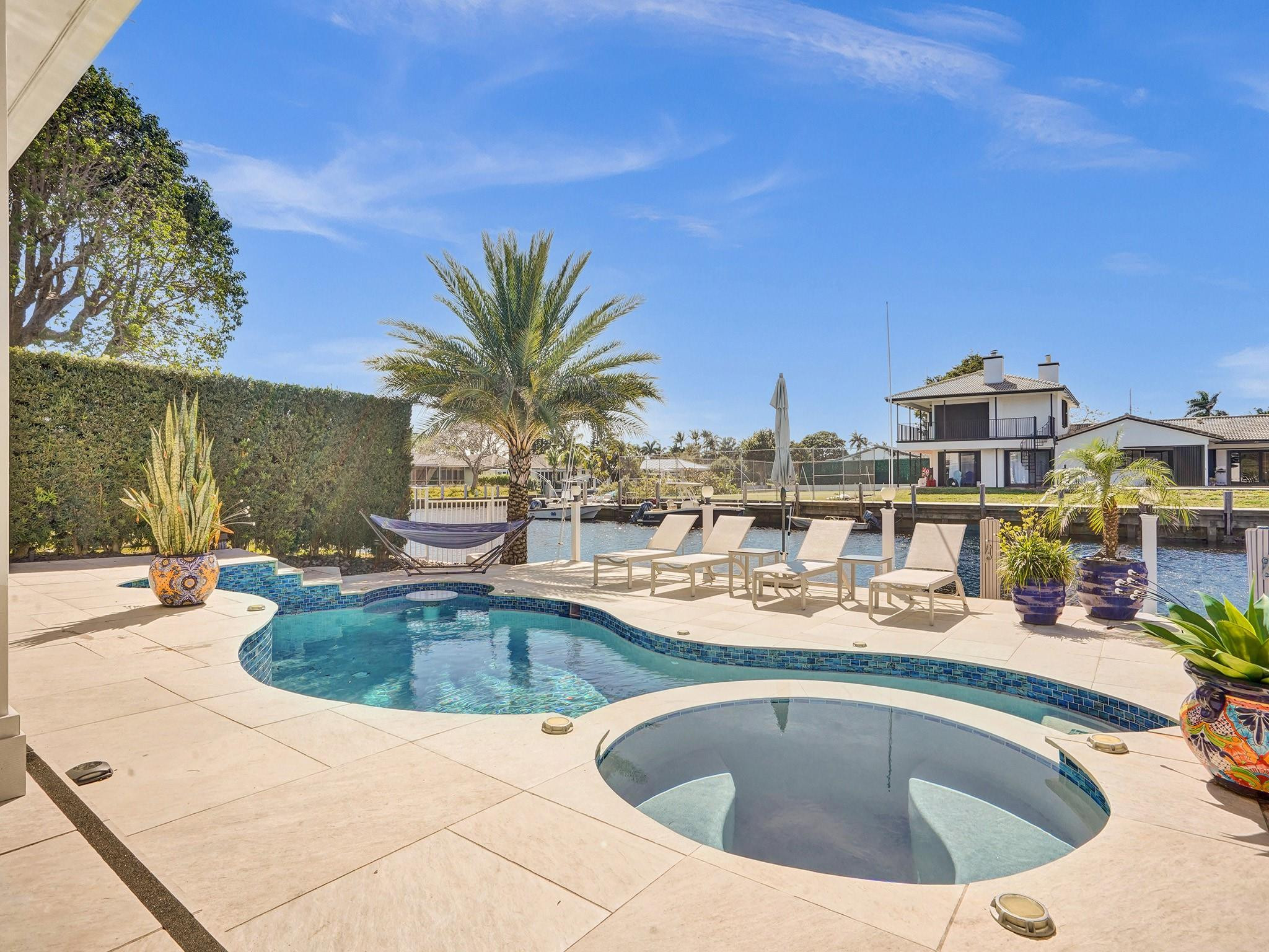 5611 Bayview Dr
