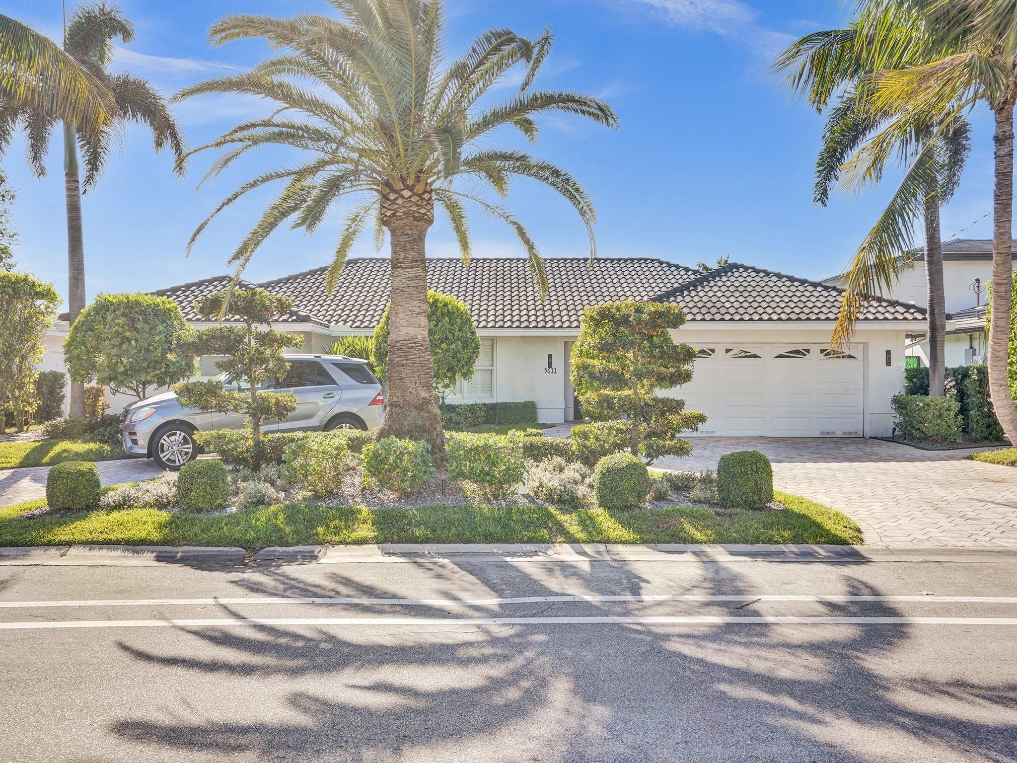 5611 Bayview Dr