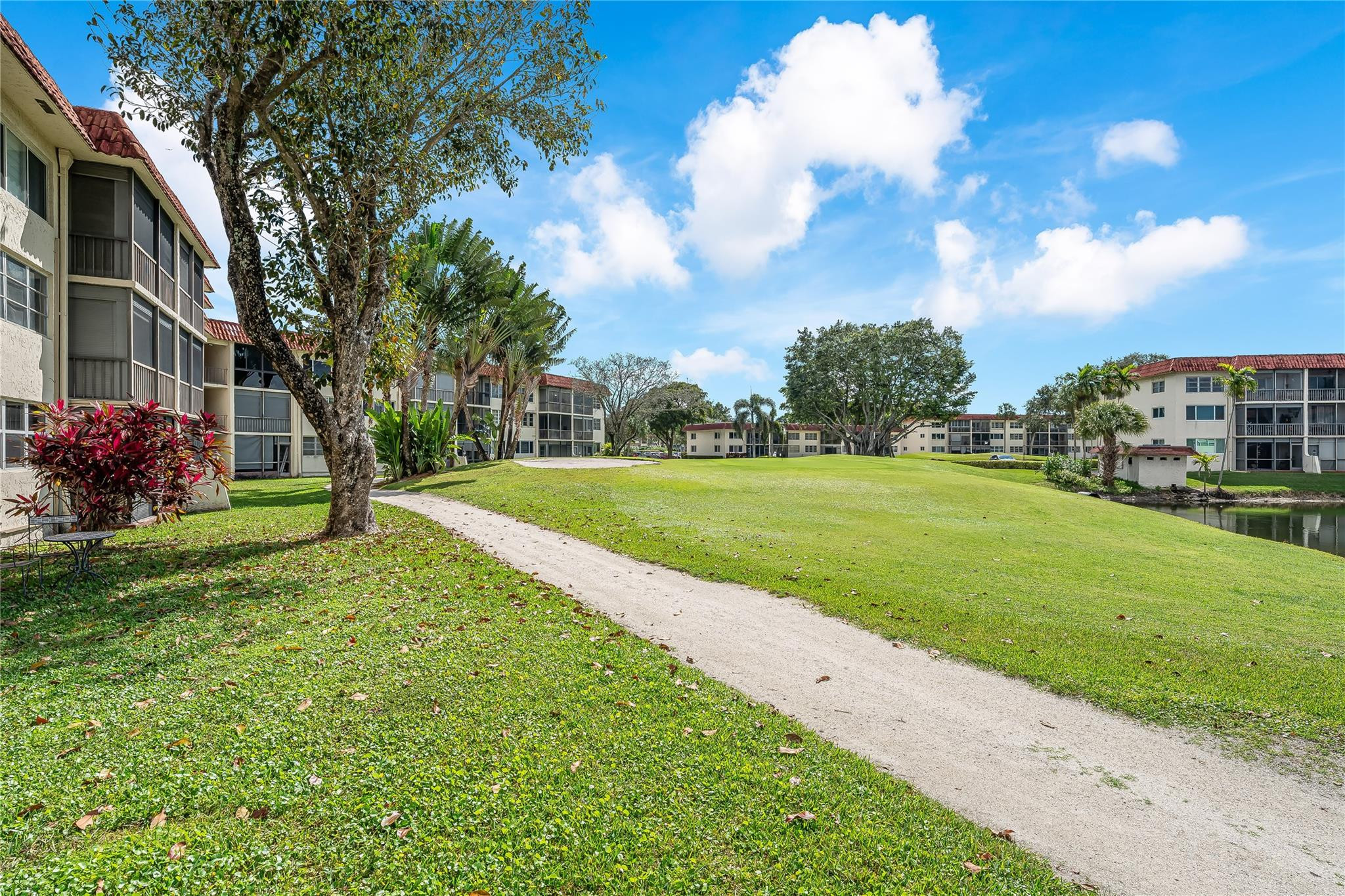 411 S Hollybrook Drive 203