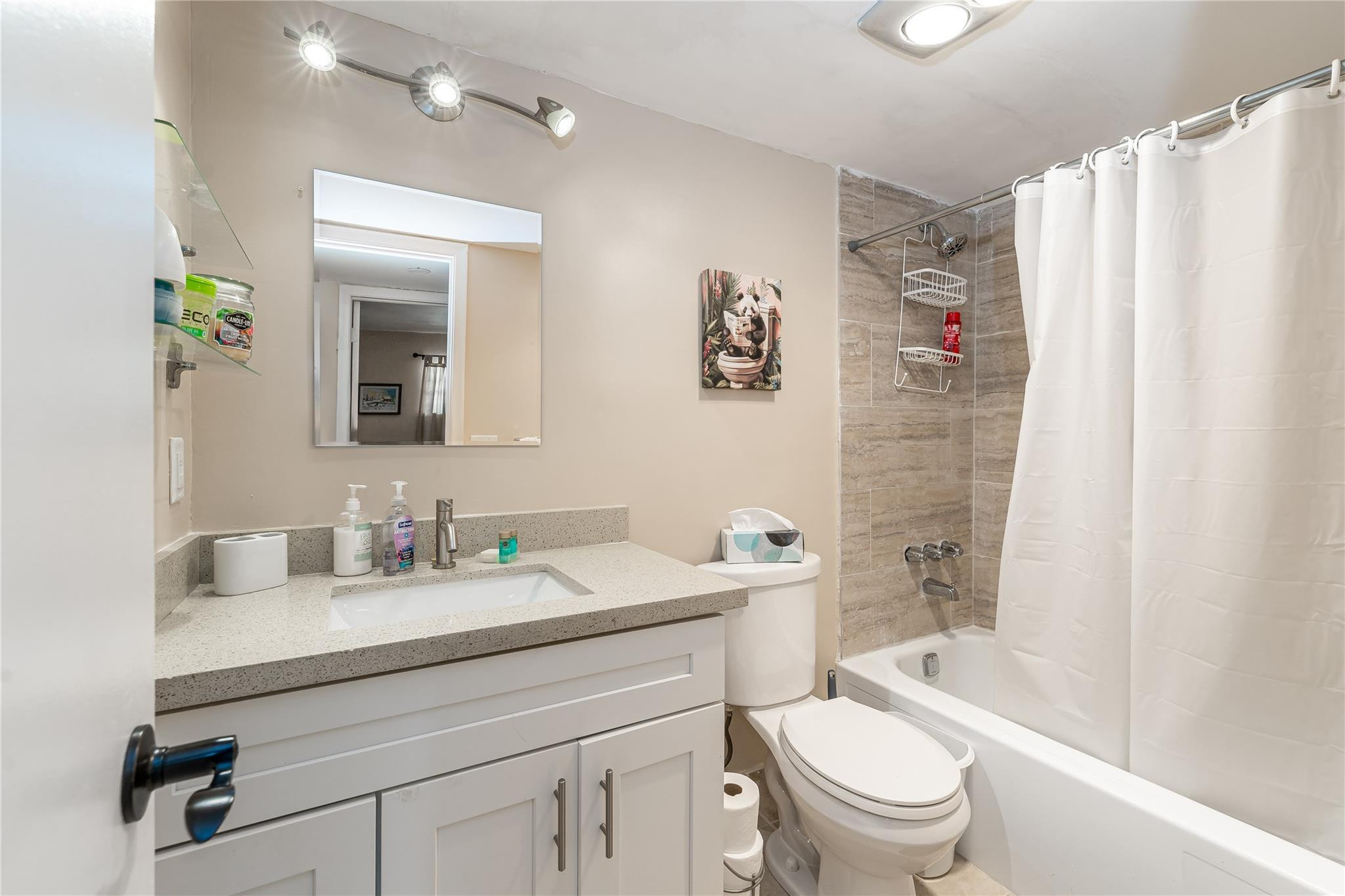 411 S Hollybrook Drive 203