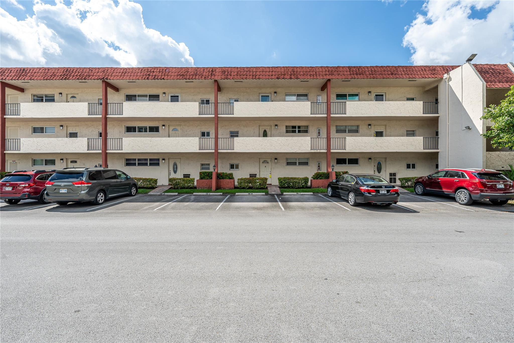 411 S Hollybrook Drive 203