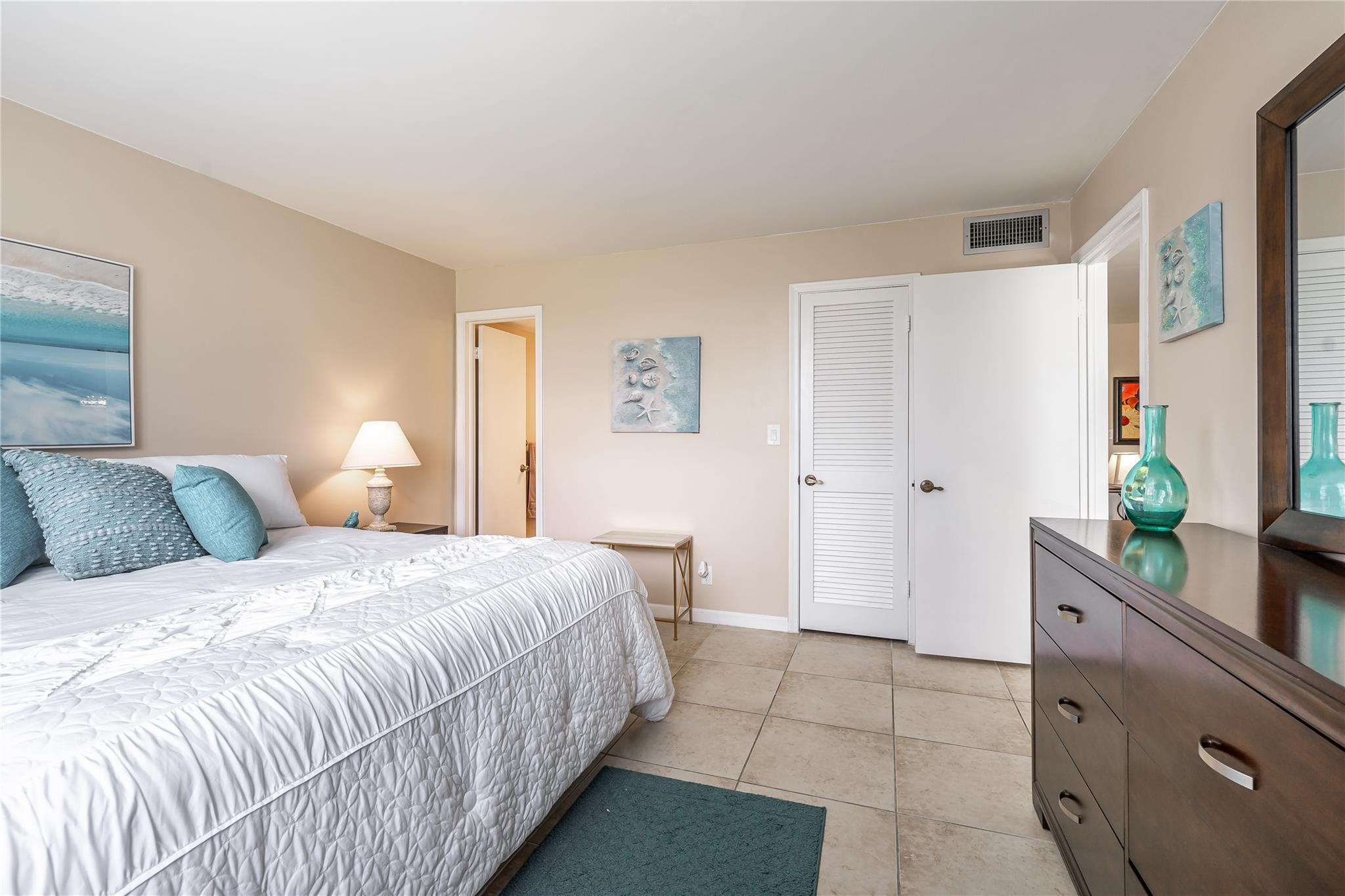 411 S Hollybrook Drive 203