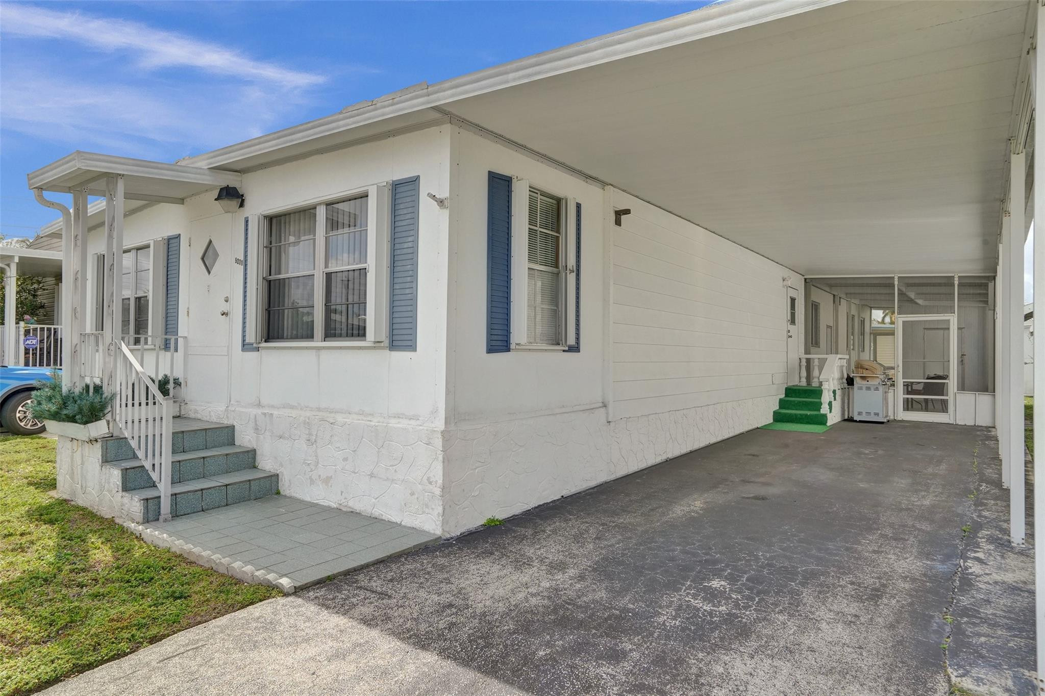 5271 SW 23rd Ter