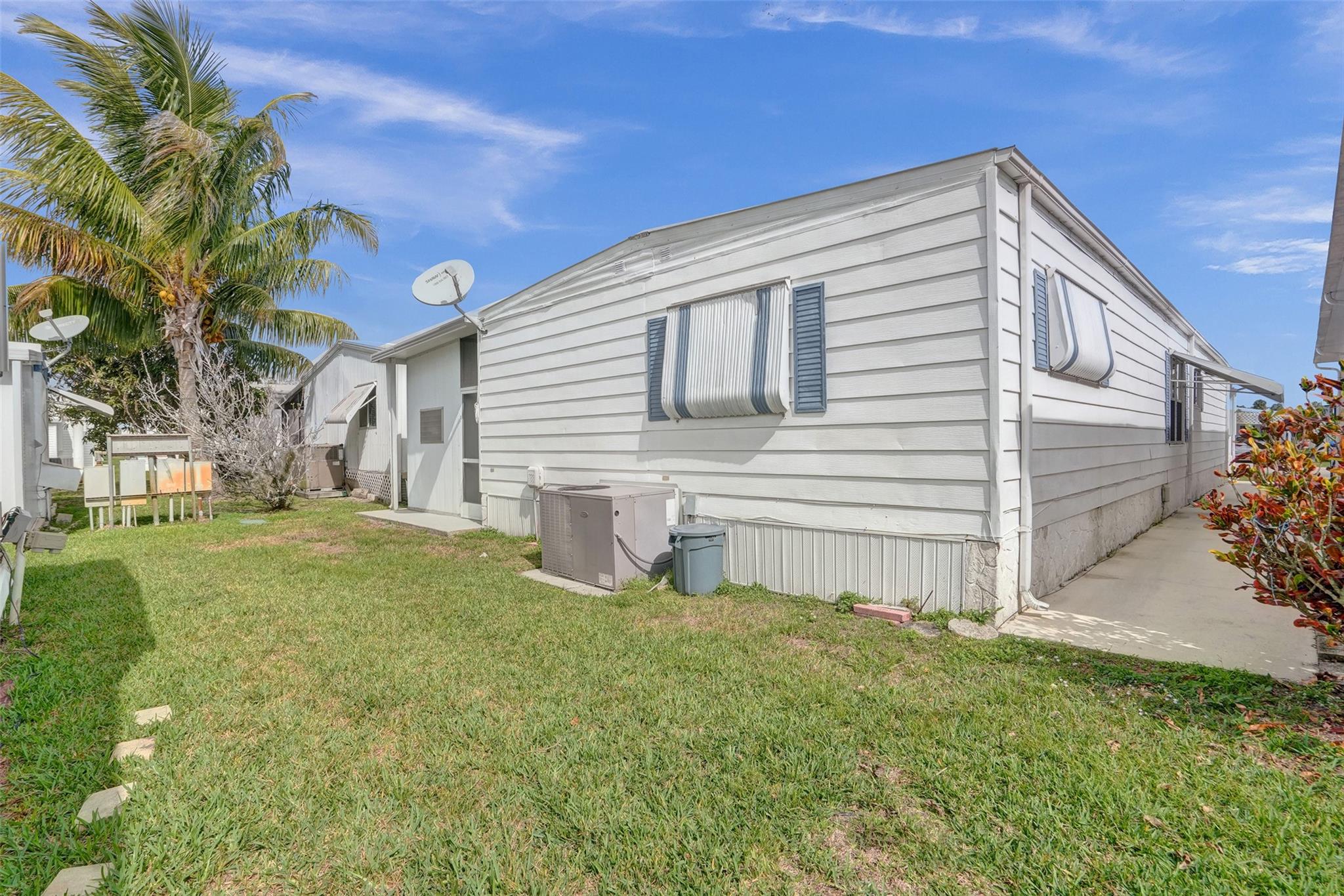 5271 SW 23rd Ter