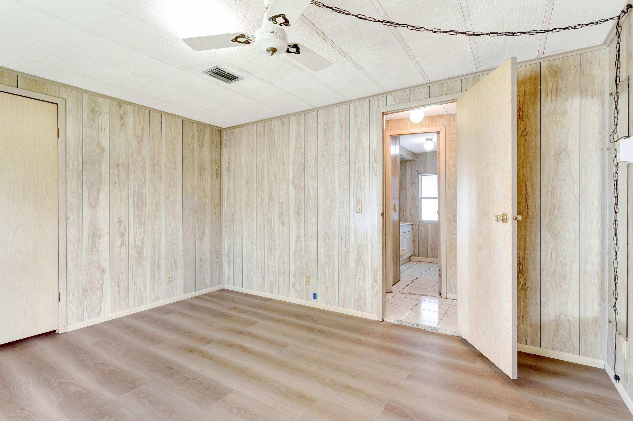 211 NW 52nd Ct