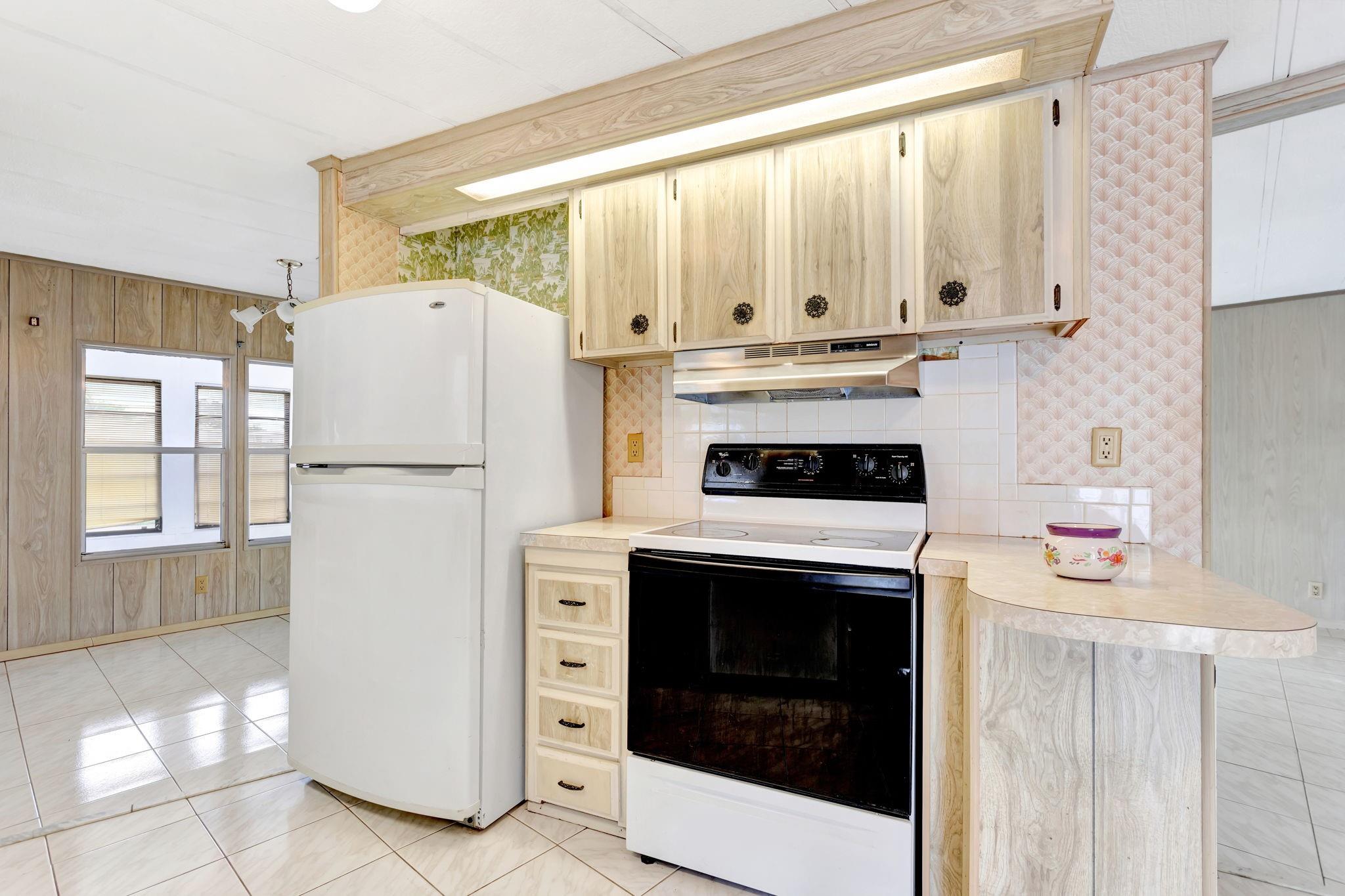 211 NW 52nd Ct