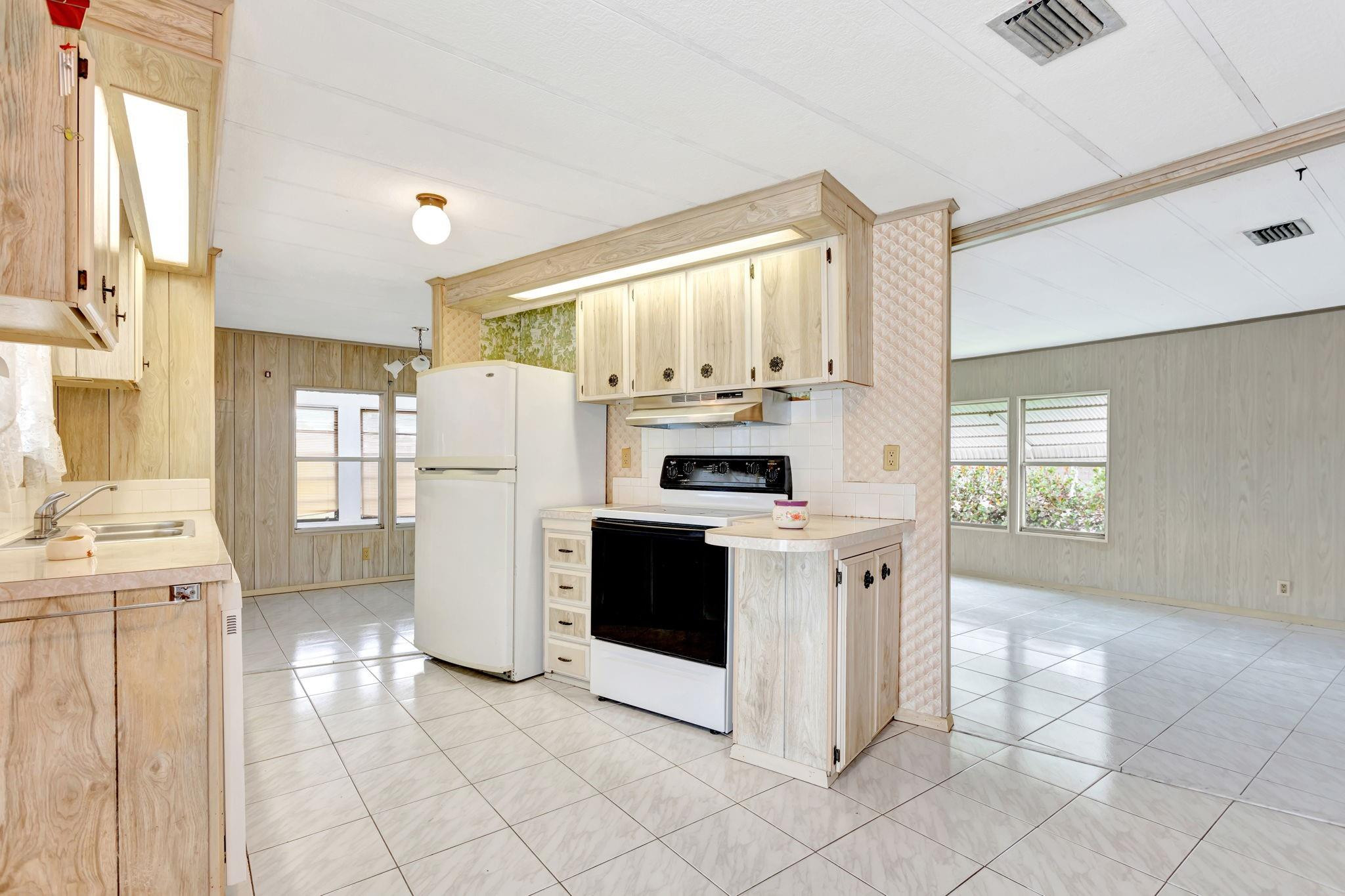 211 NW 52nd Ct