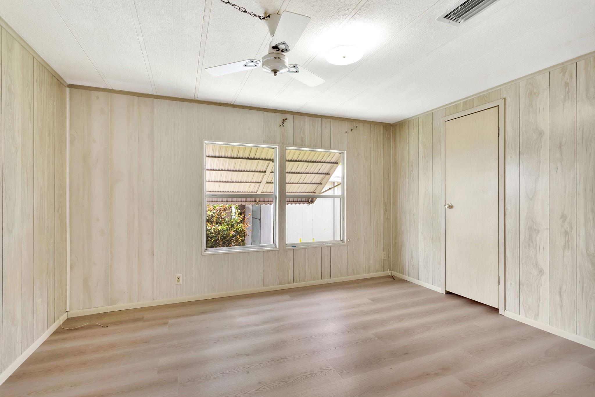 211 NW 52nd Ct