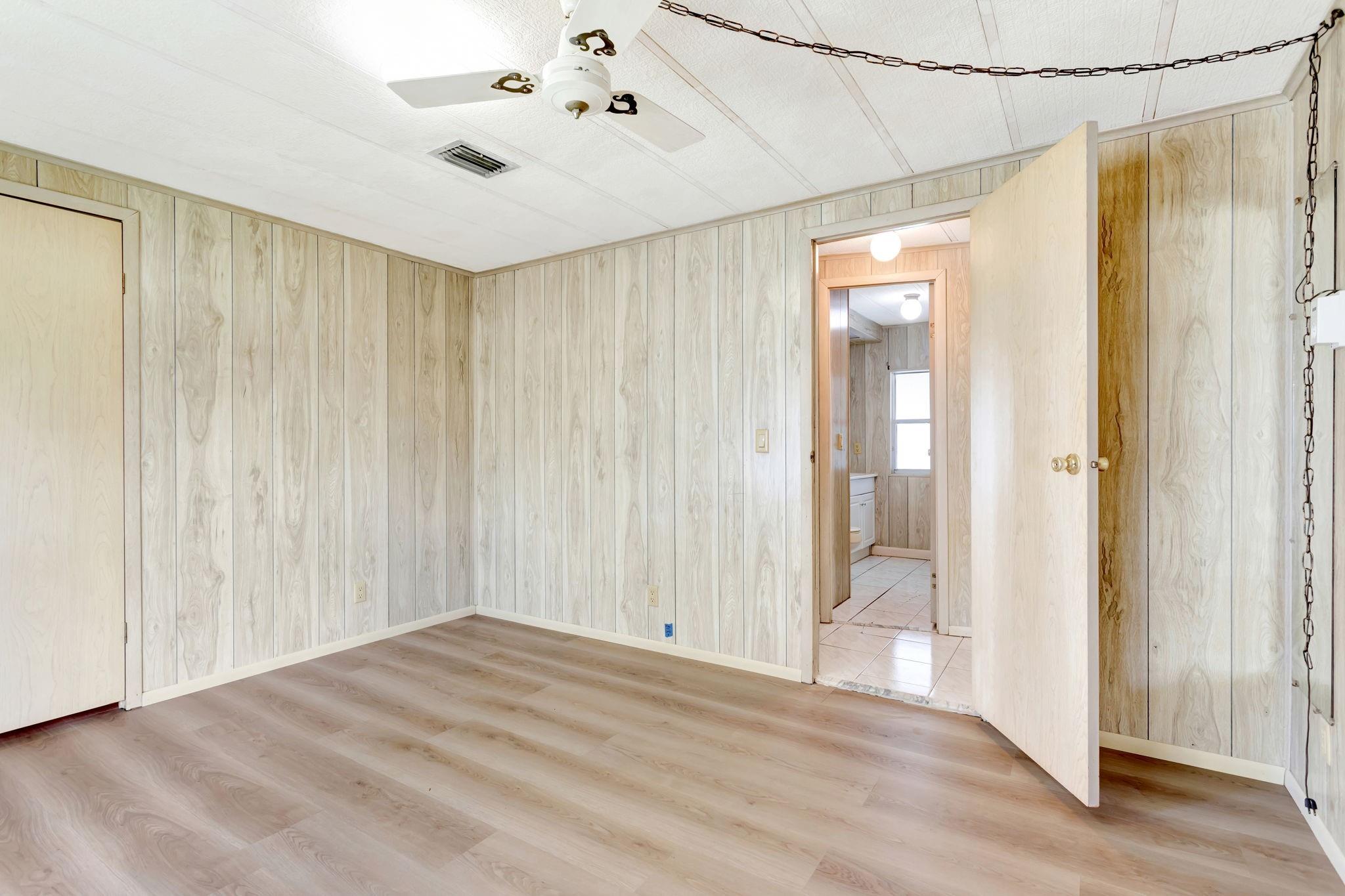 211 NW 52nd Ct