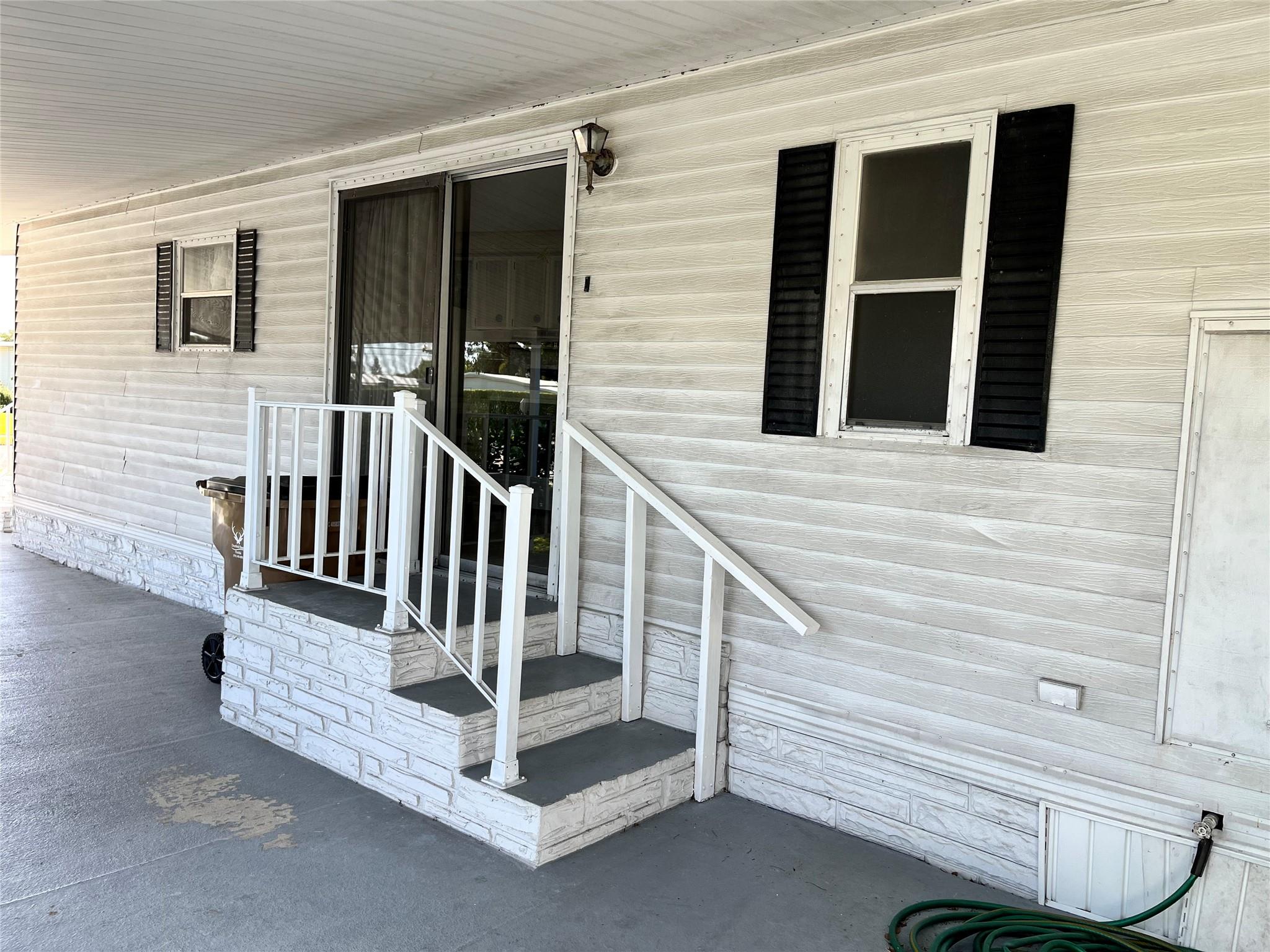 211 NW 52nd Ct
