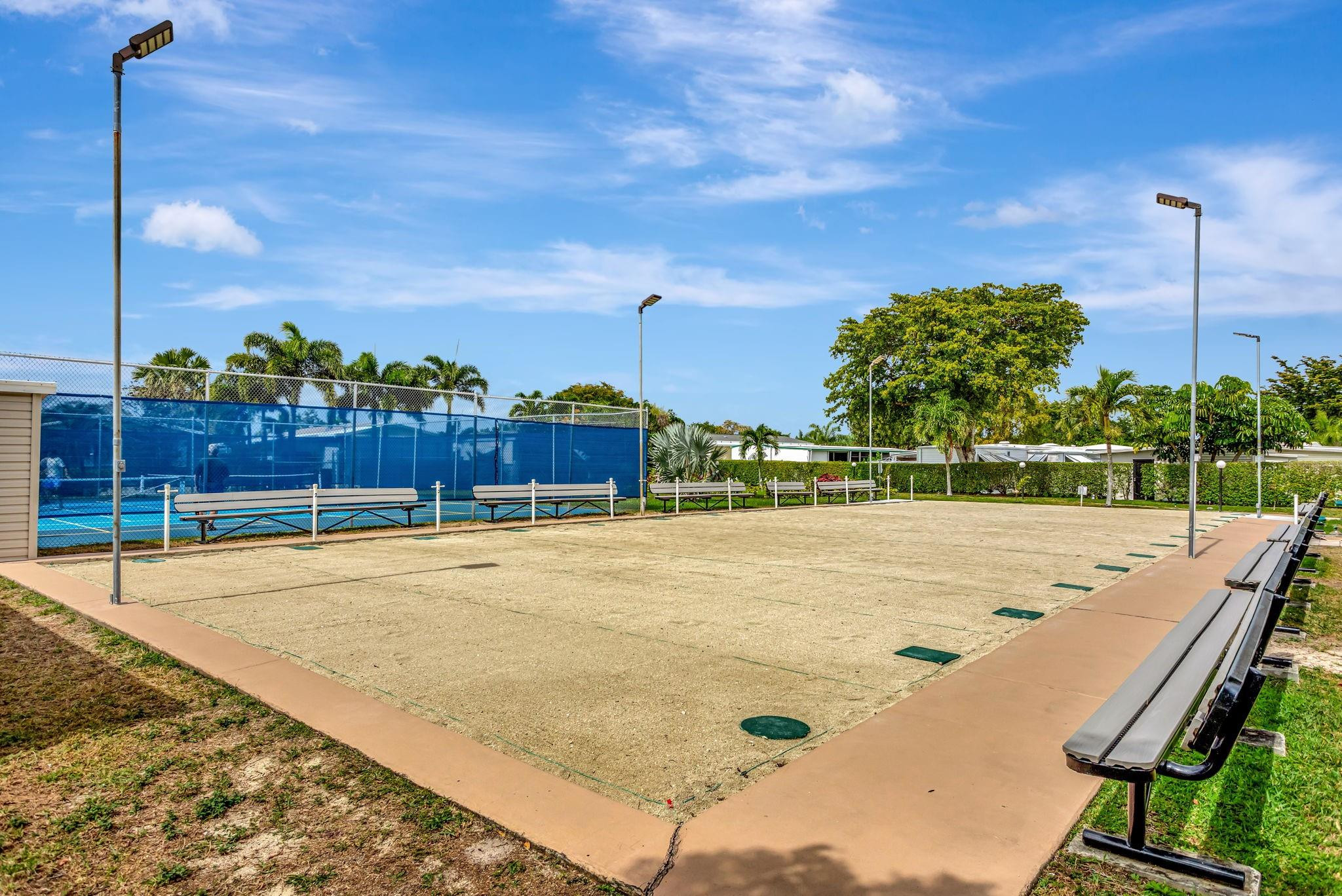 211 NW 52nd Ct