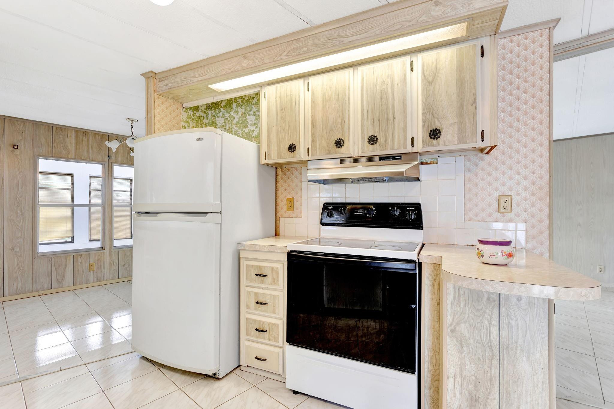 211 NW 52nd Ct