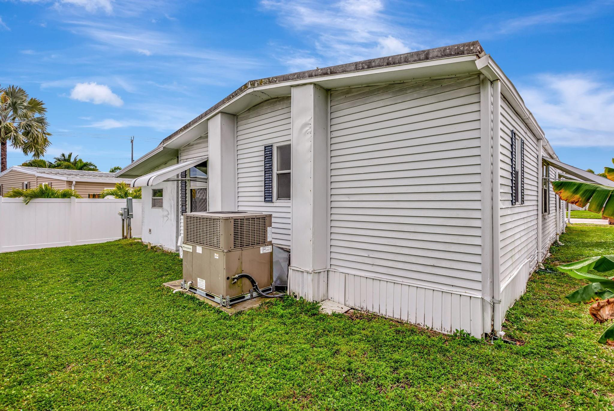 211 NW 52nd Ct