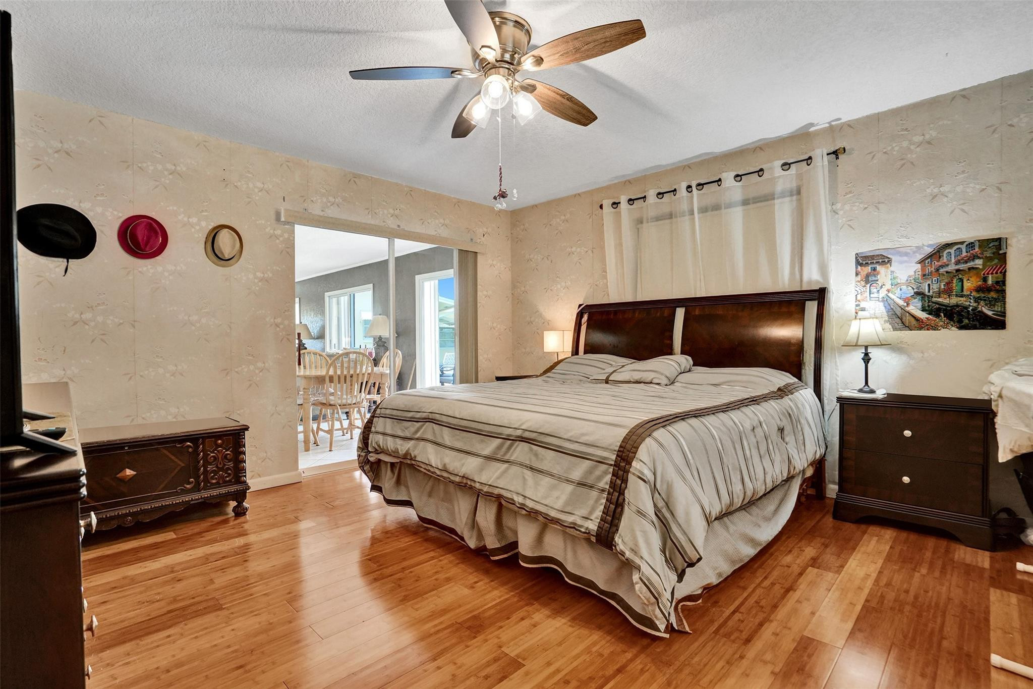 4607 NW 45th St