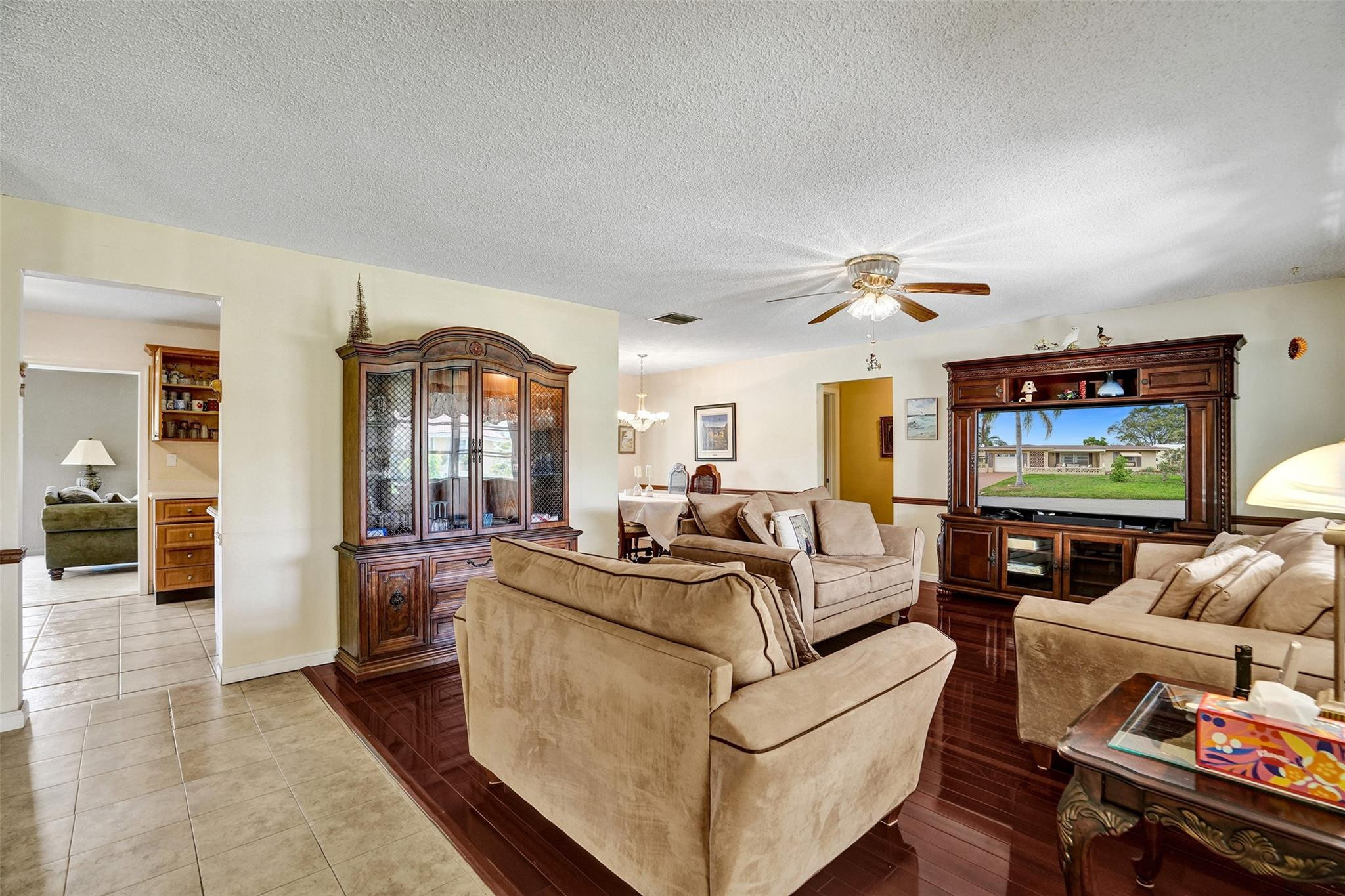 4607 NW 45th St