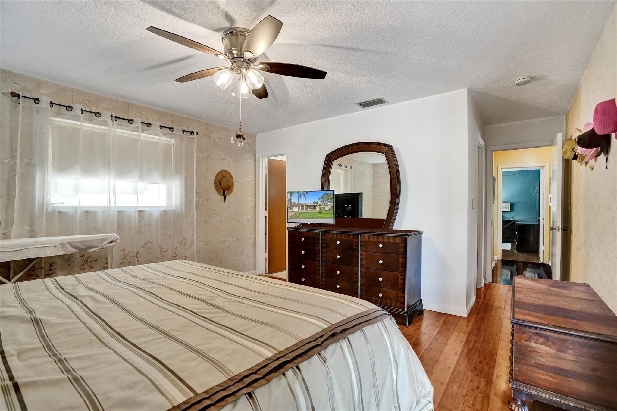 4607 NW 45th St