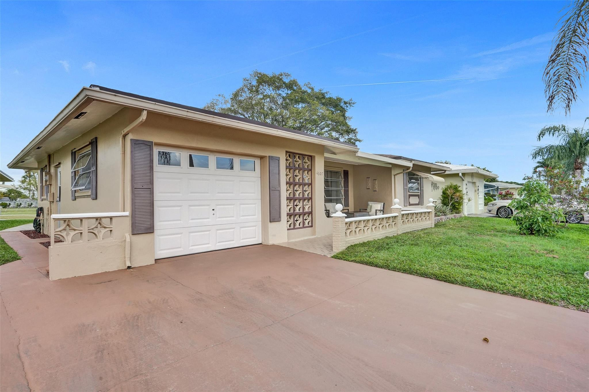 4607 NW 45th St
