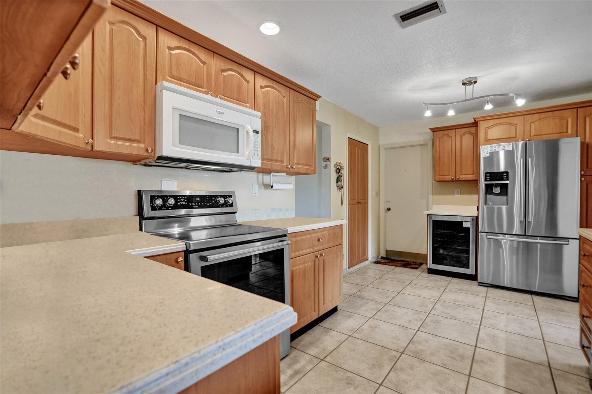 4607 NW 45th St