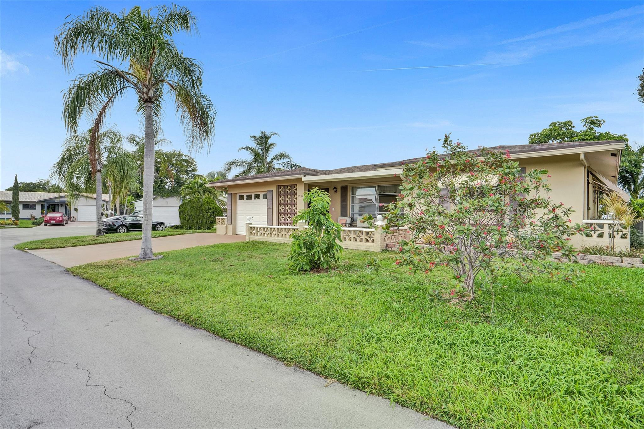 4607 NW 45th St