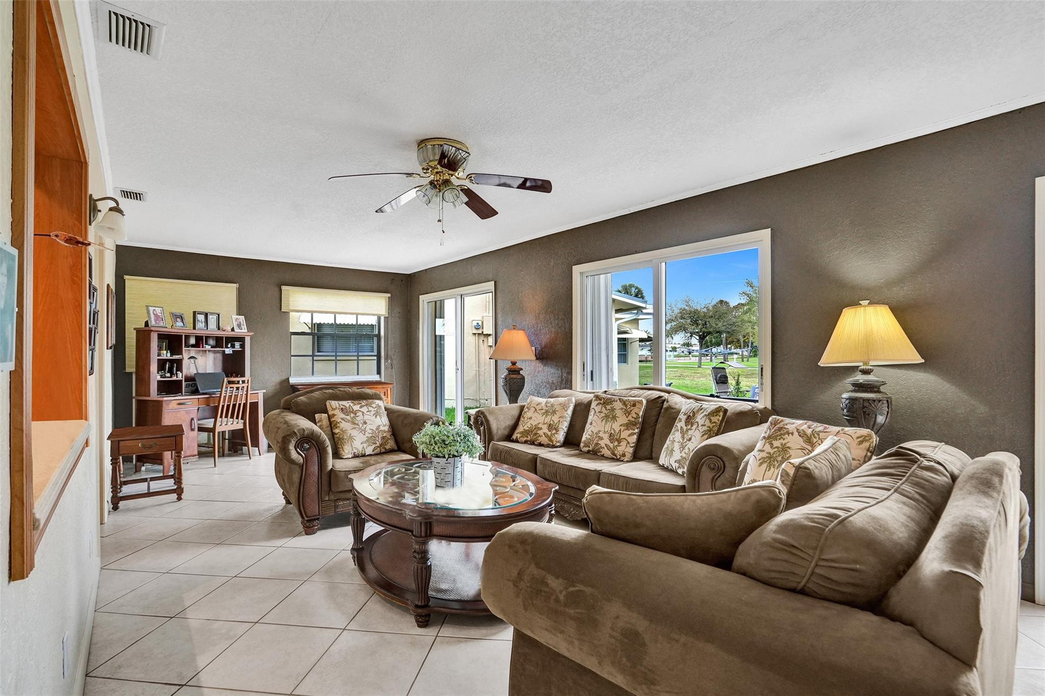 4607 NW 45th St