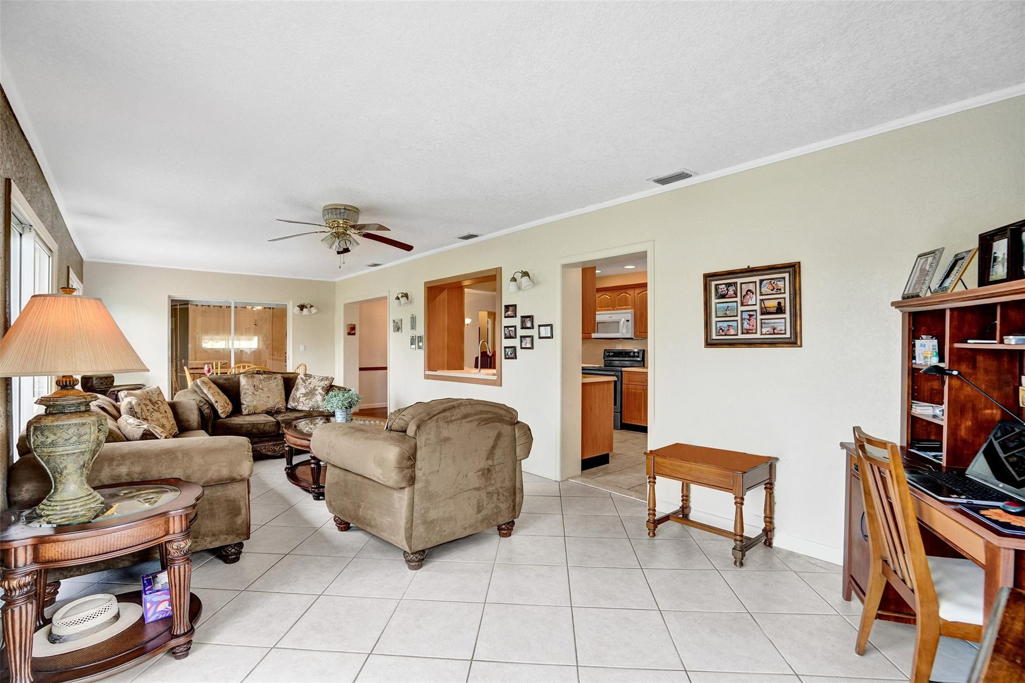 4607 NW 45th St
