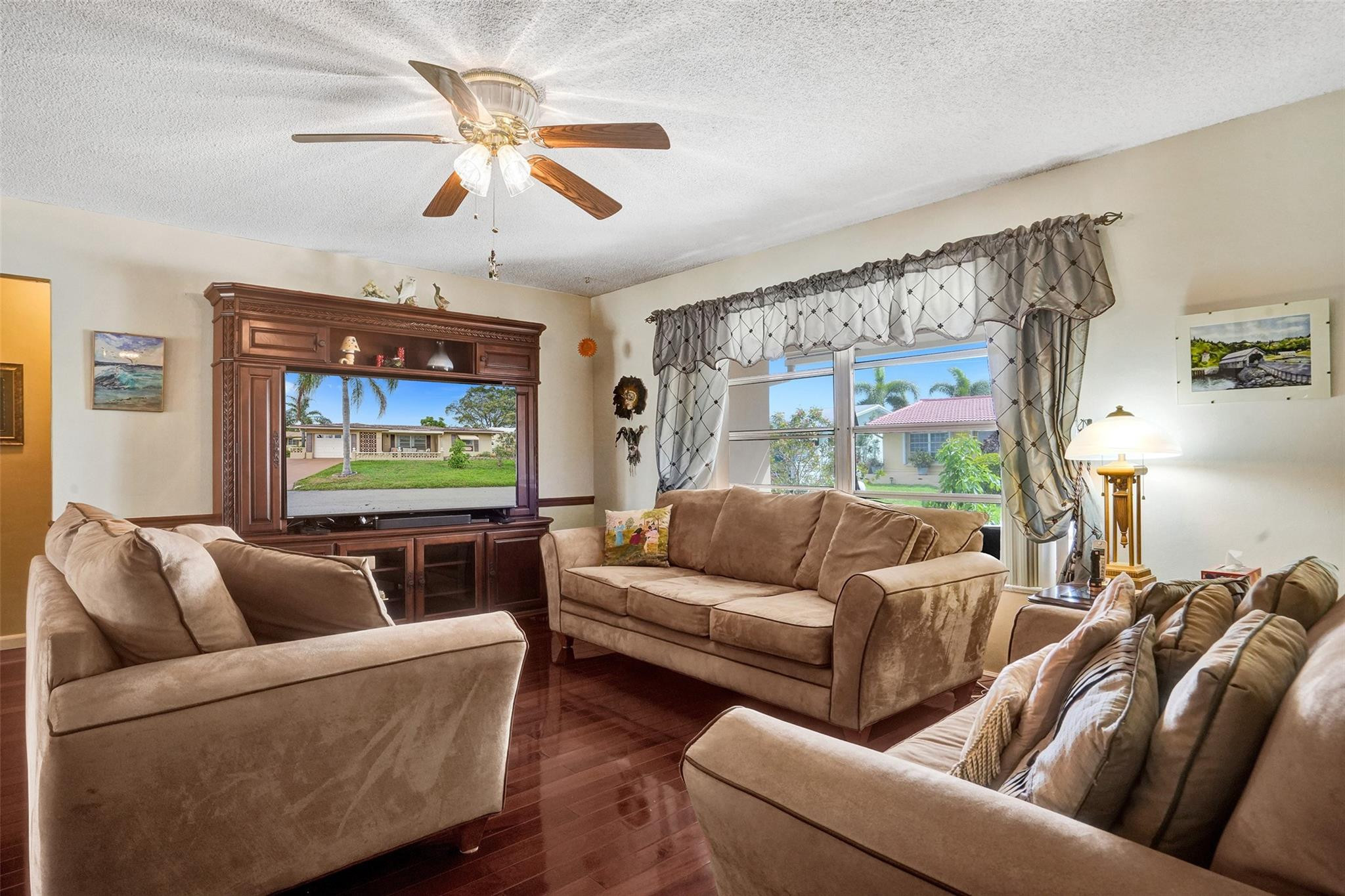 4607 NW 45th St