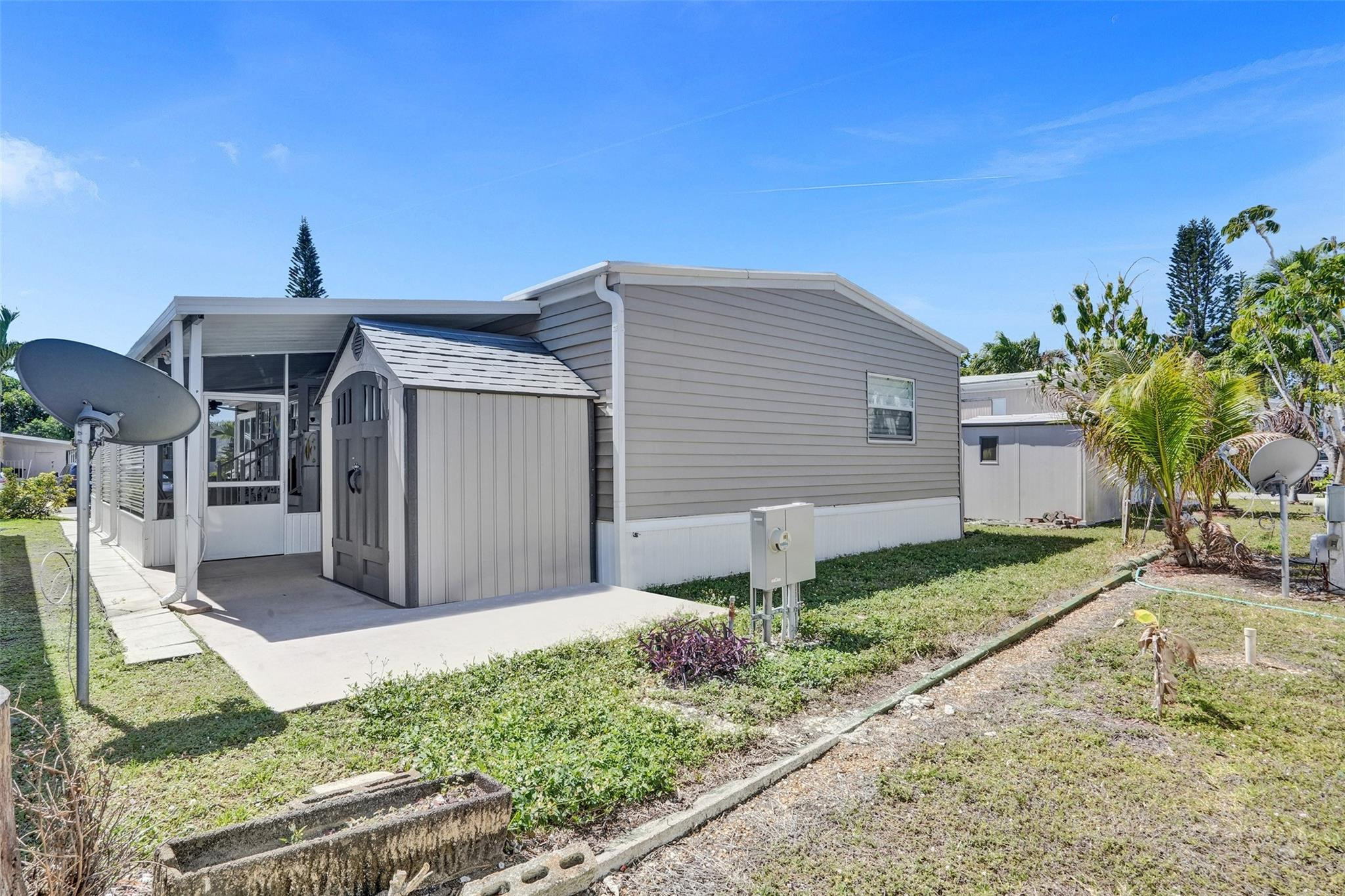 3221 Teakwood Ln