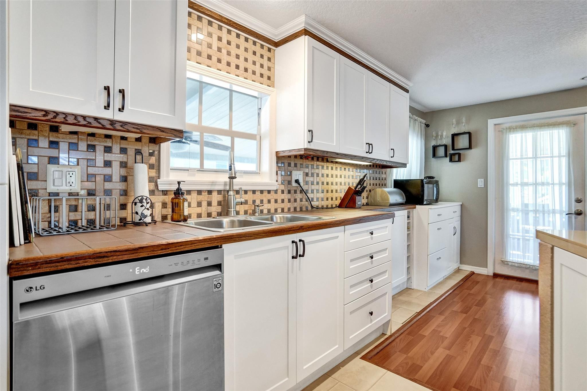 3221 Teakwood Ln
