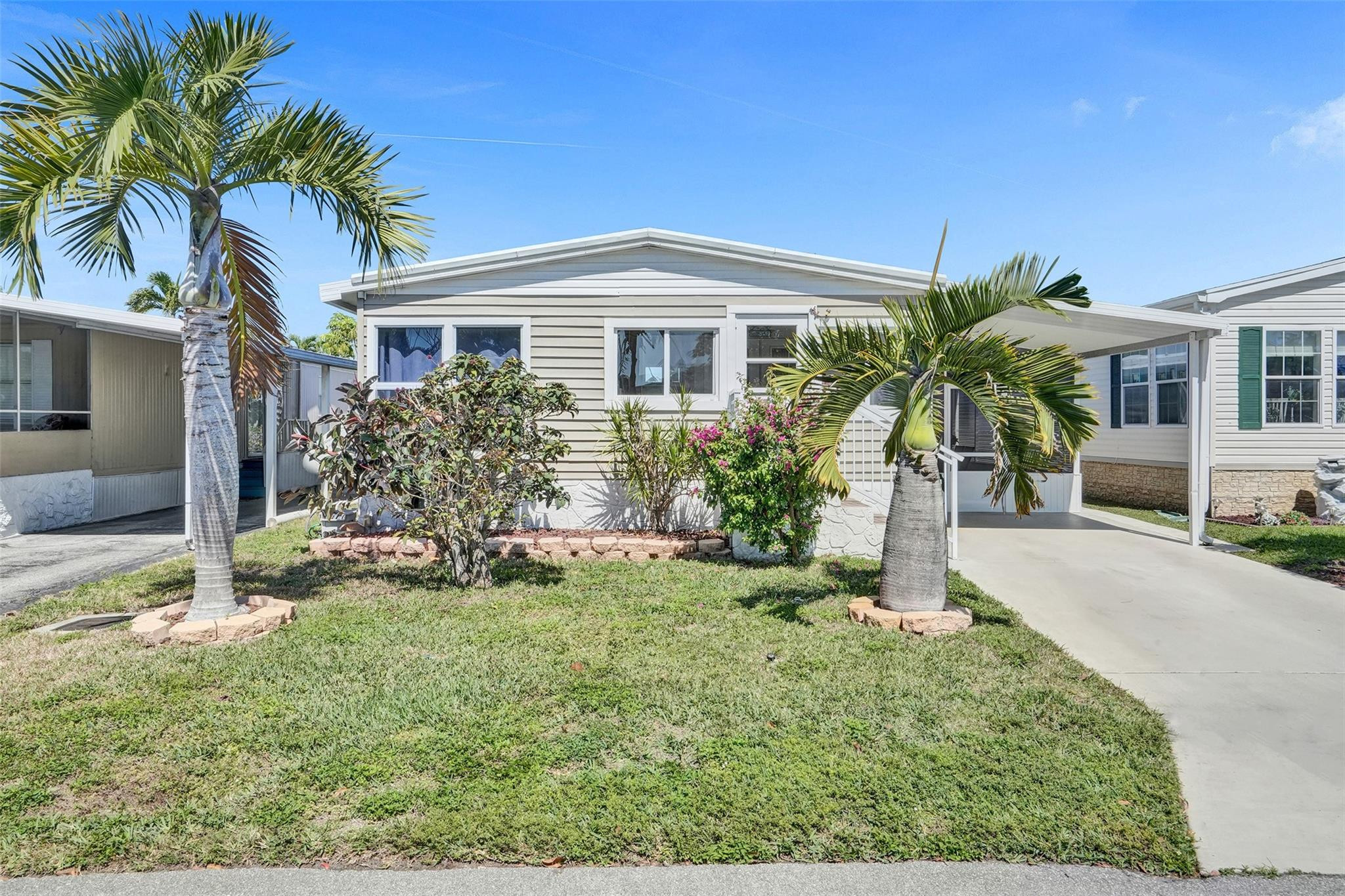 3221 Teakwood Ln