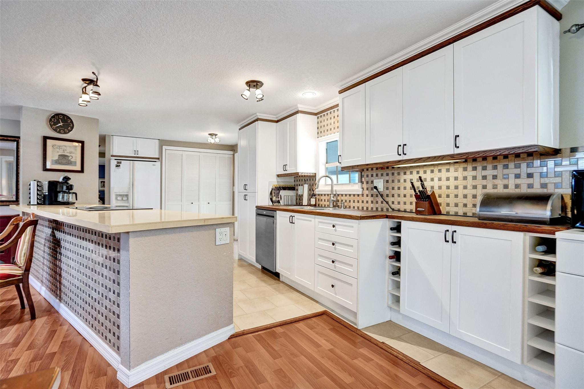3221 Teakwood Ln