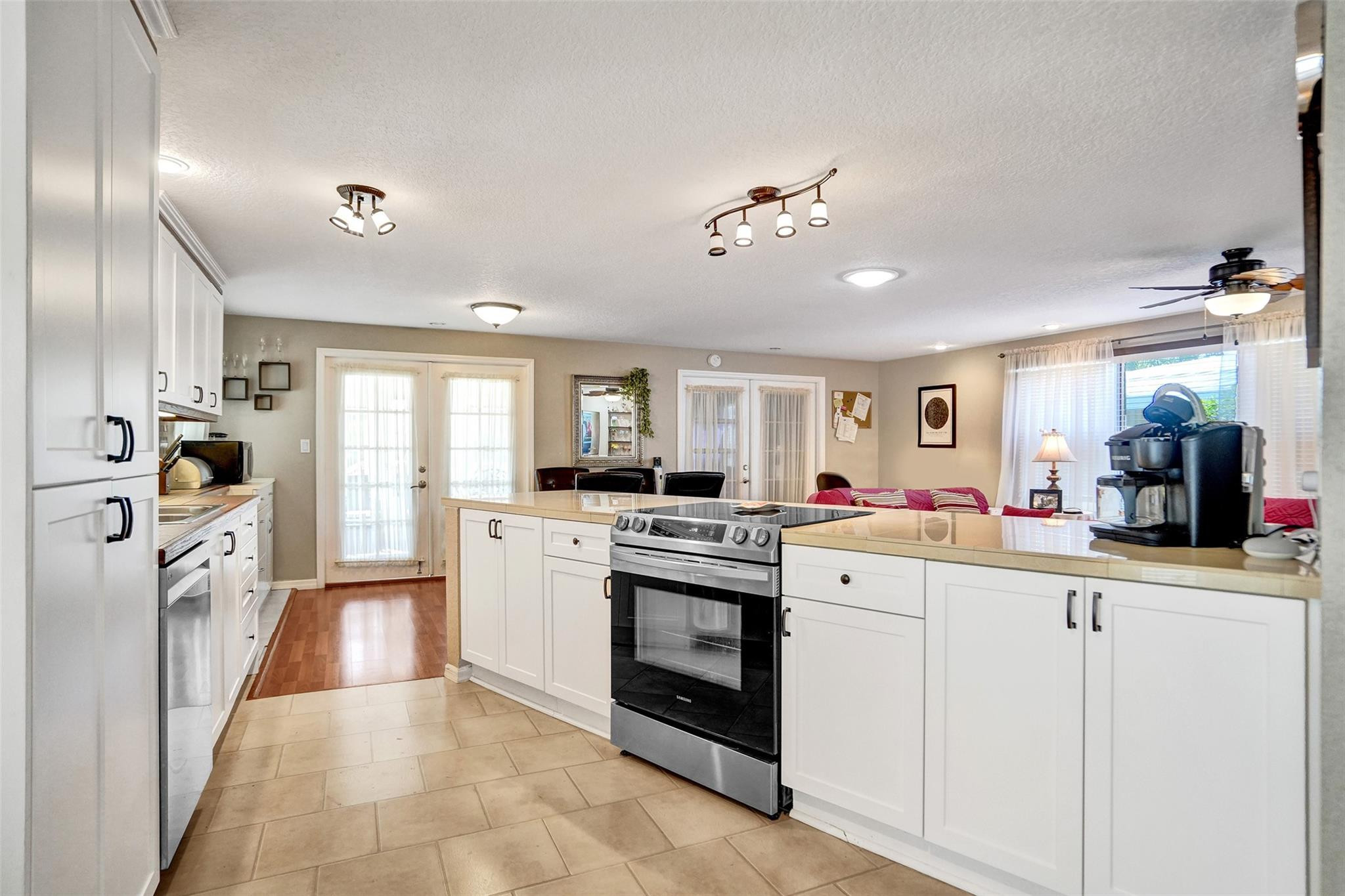 3221 Teakwood Ln