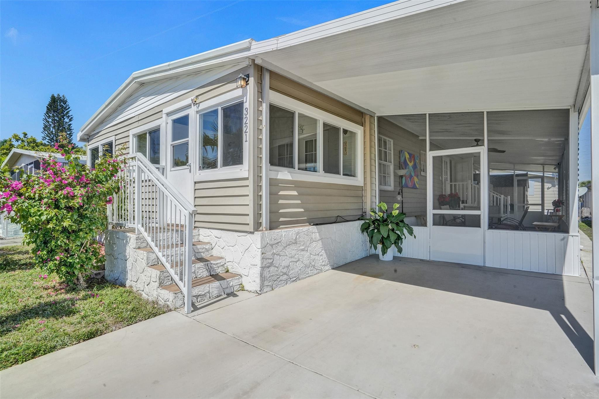 3221 Teakwood Ln