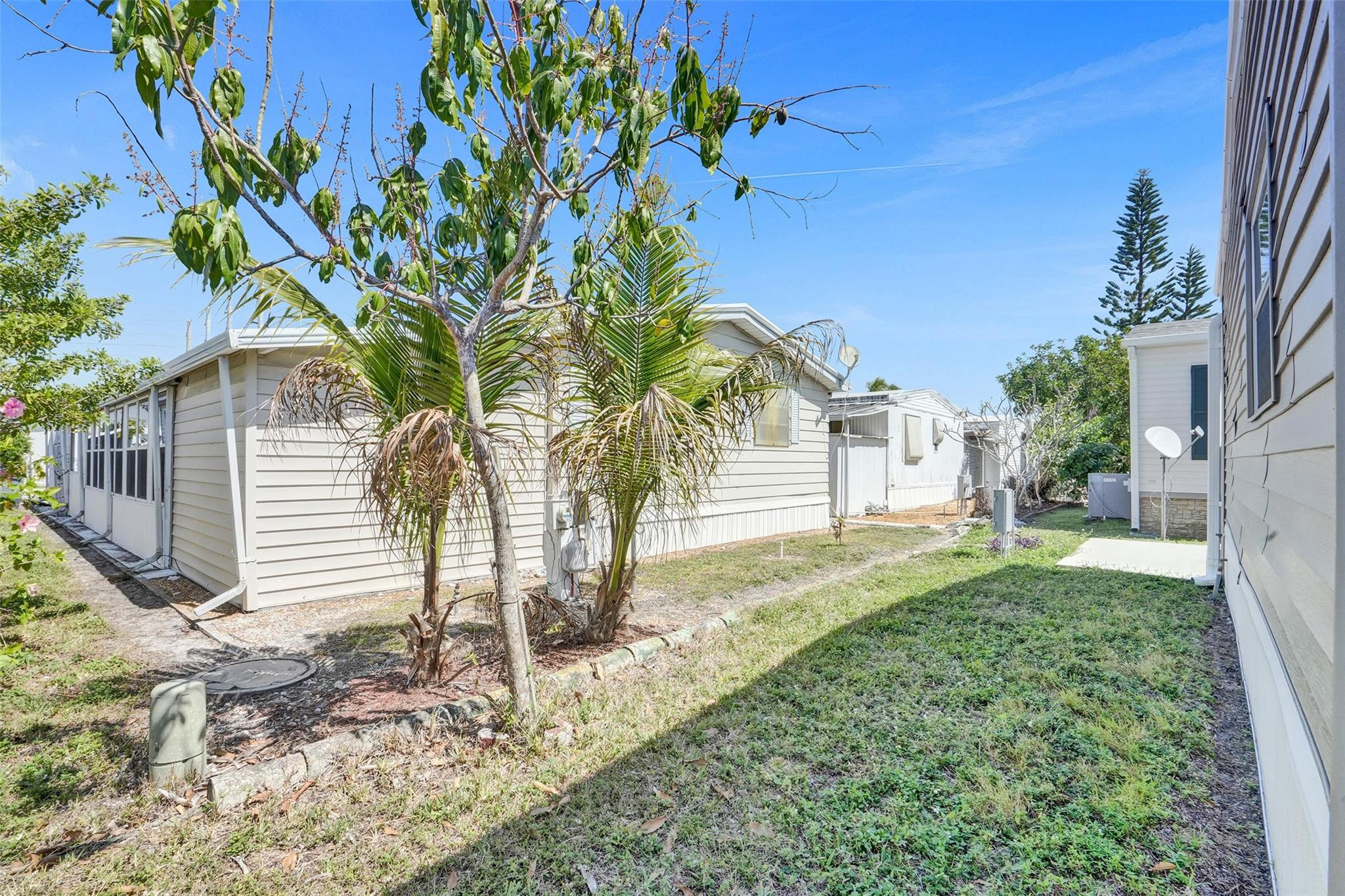 3221 Teakwood Ln