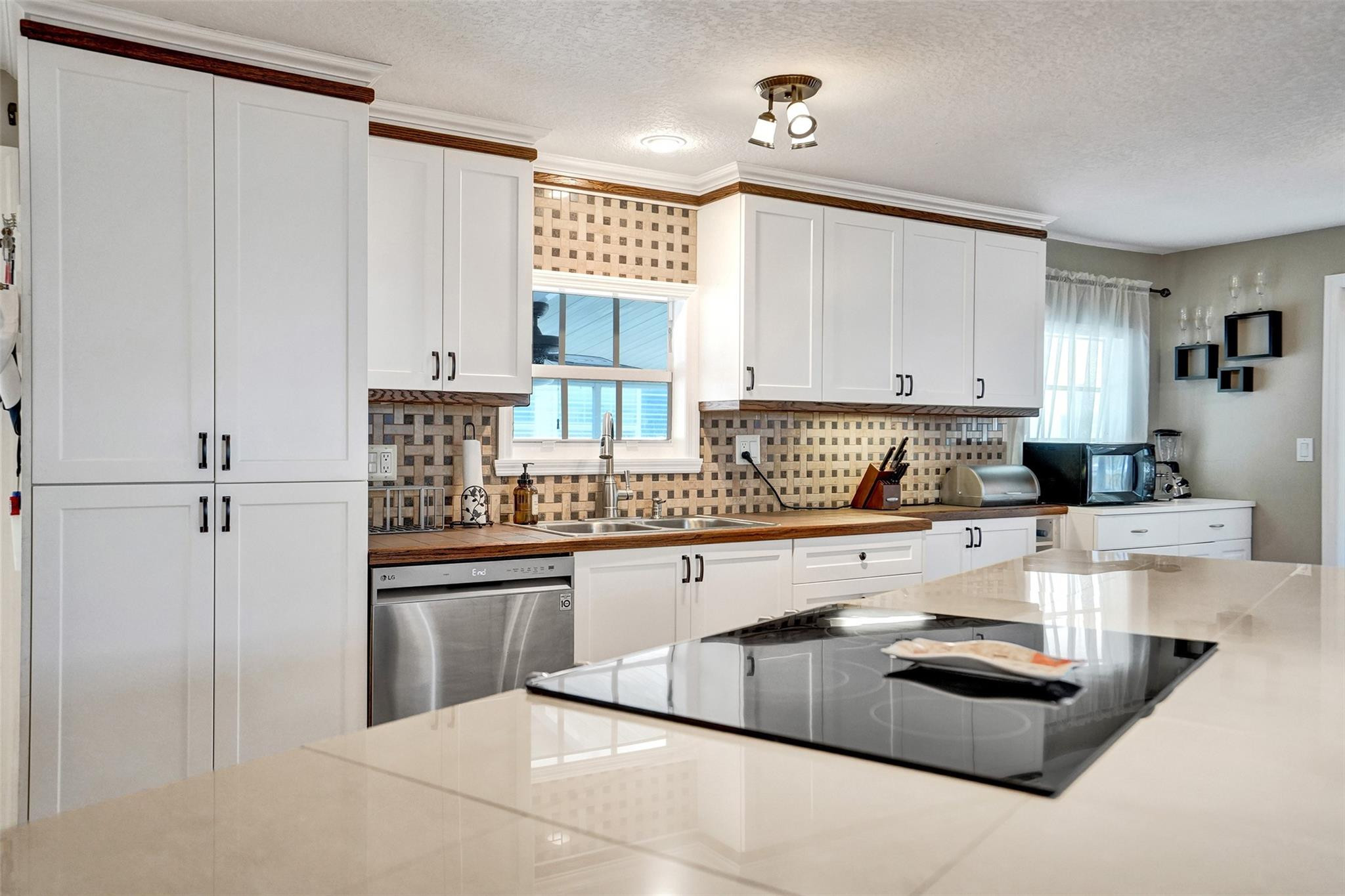 3221 Teakwood Ln