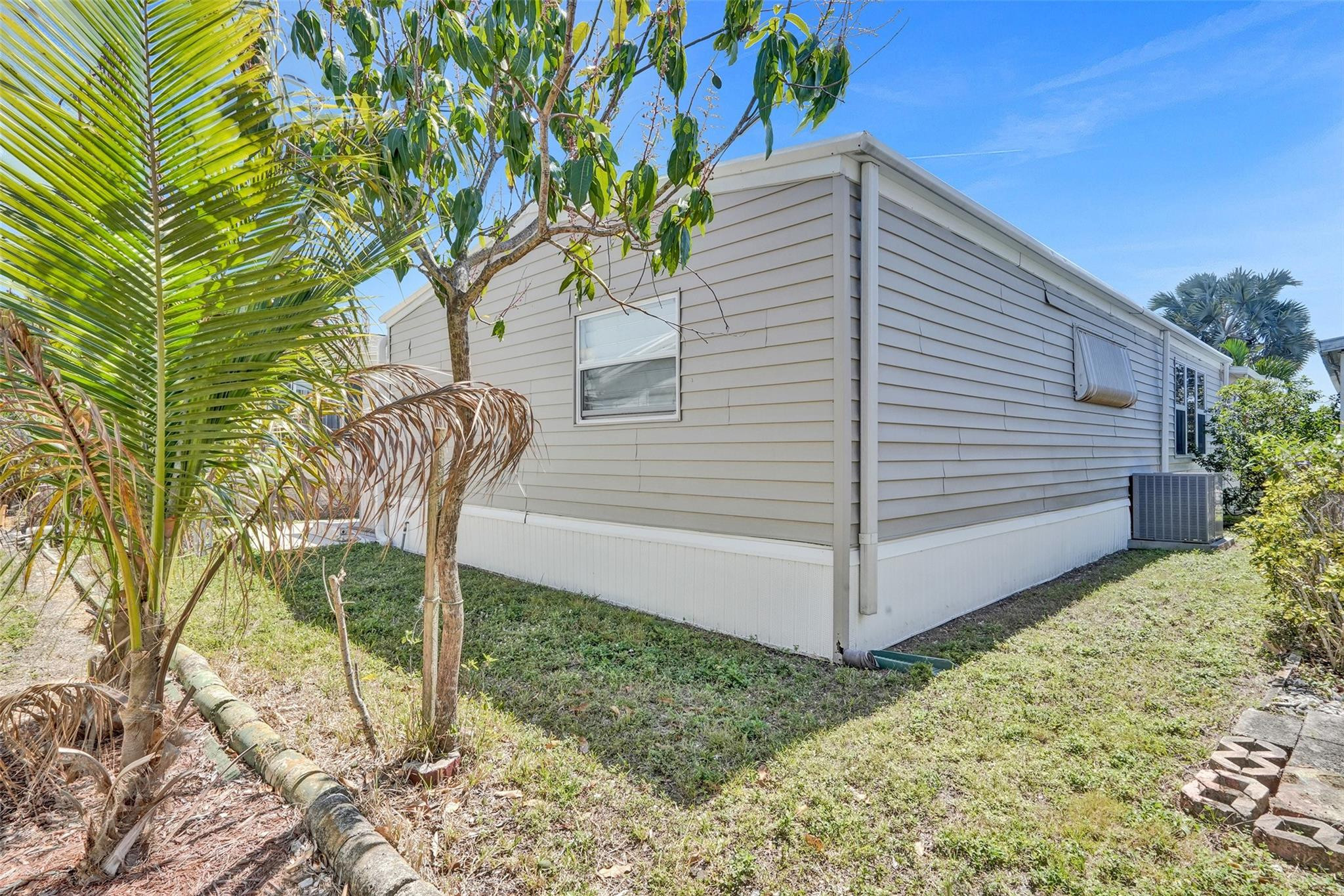 3221 Teakwood Ln