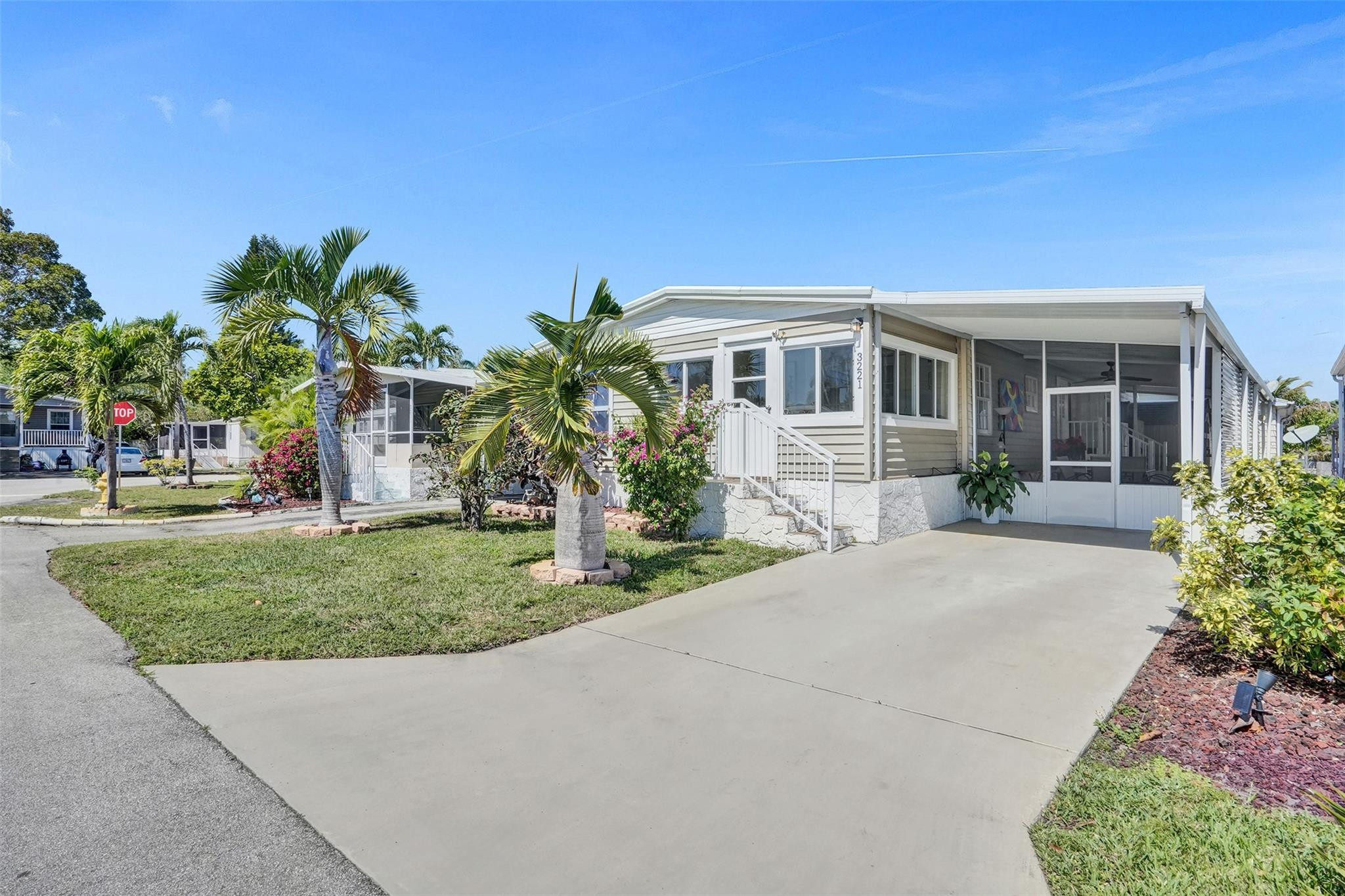 3221 Teakwood Ln