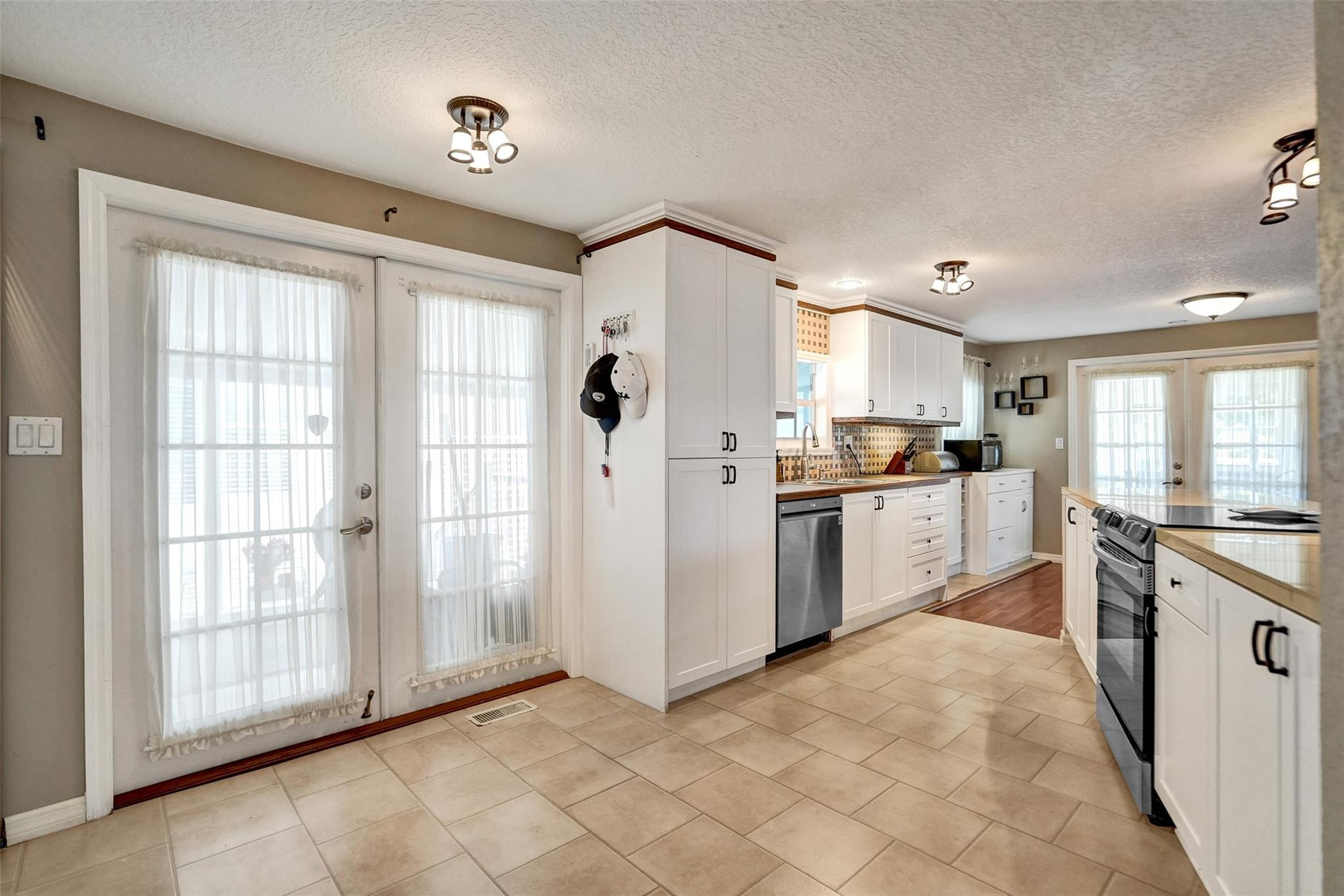 3221 Teakwood Ln