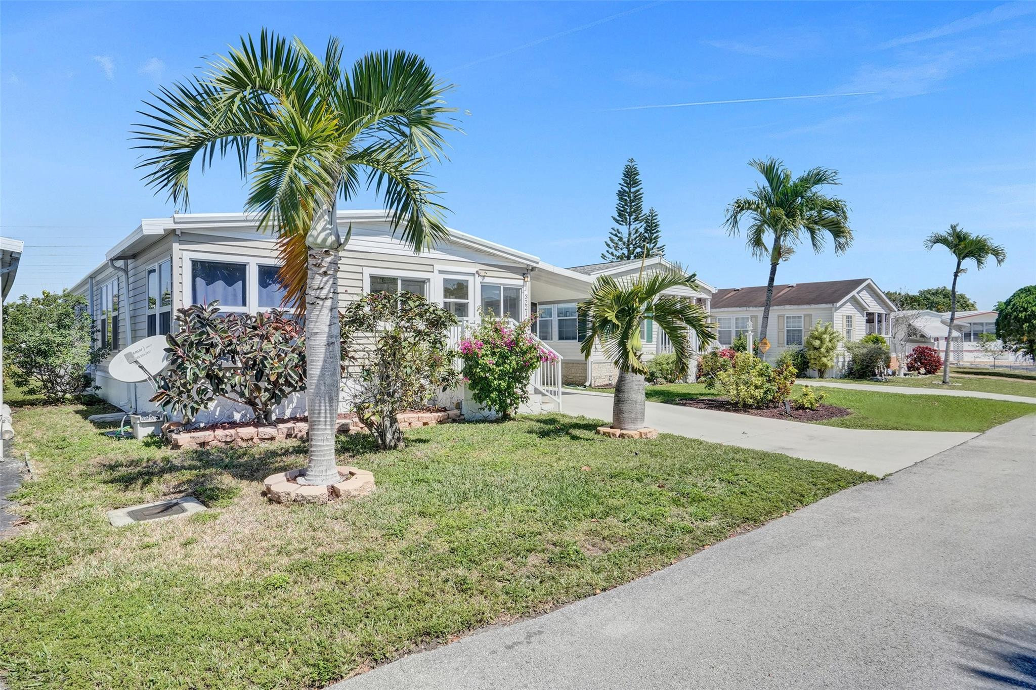 3221 Teakwood Ln